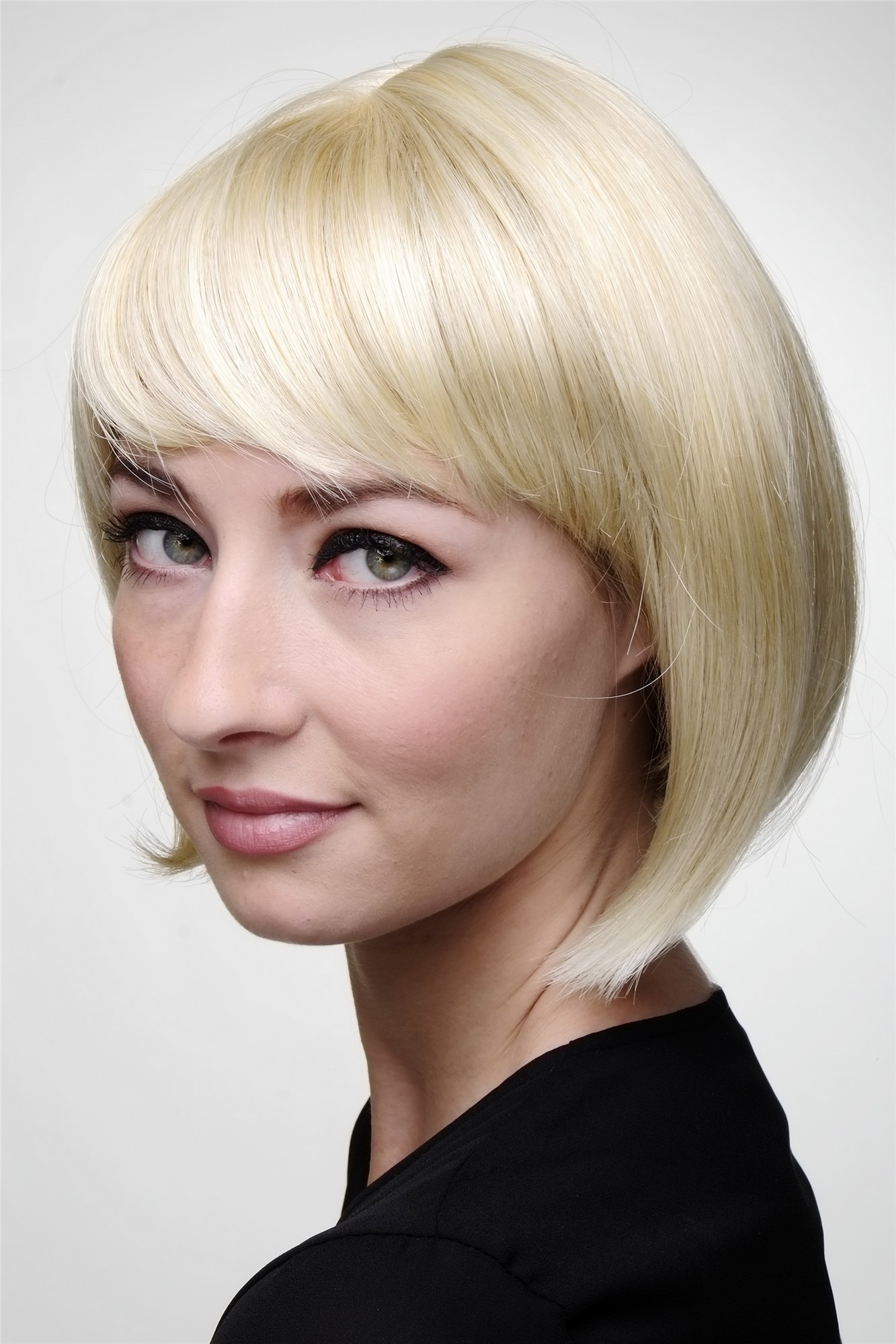 hochwertige Qualitätsperücken, Sexy Damen Bob Perücke glatte kurze Haare mit Pony Blond-Mix 703-24BT613, Ansicht 3, WIG ME UP: Ihr Perücken Online Shop glatte Tressen-Perücke mit Kopfhaut-Imitat Goldblond-Platinblond kurze Haare für Damen