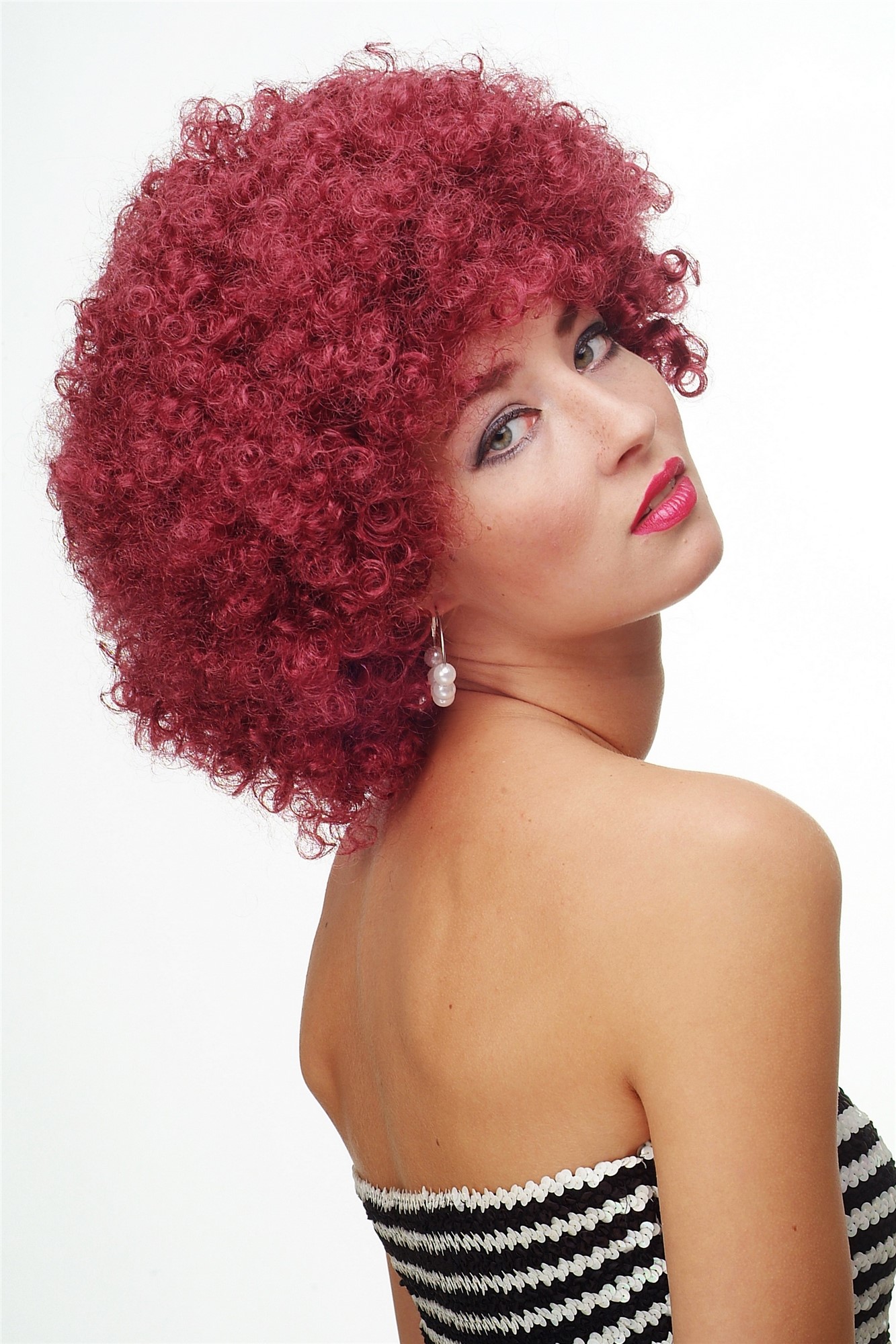 günstige Party Perücke, Afro Perücke 70er Jahre Party Granatrot Disco PW0011-P67, Ansicht 2, WIG ME UP: Ihr Perücken Online Shop lockige Party Perücke Granatrot kurze Haare Unisex