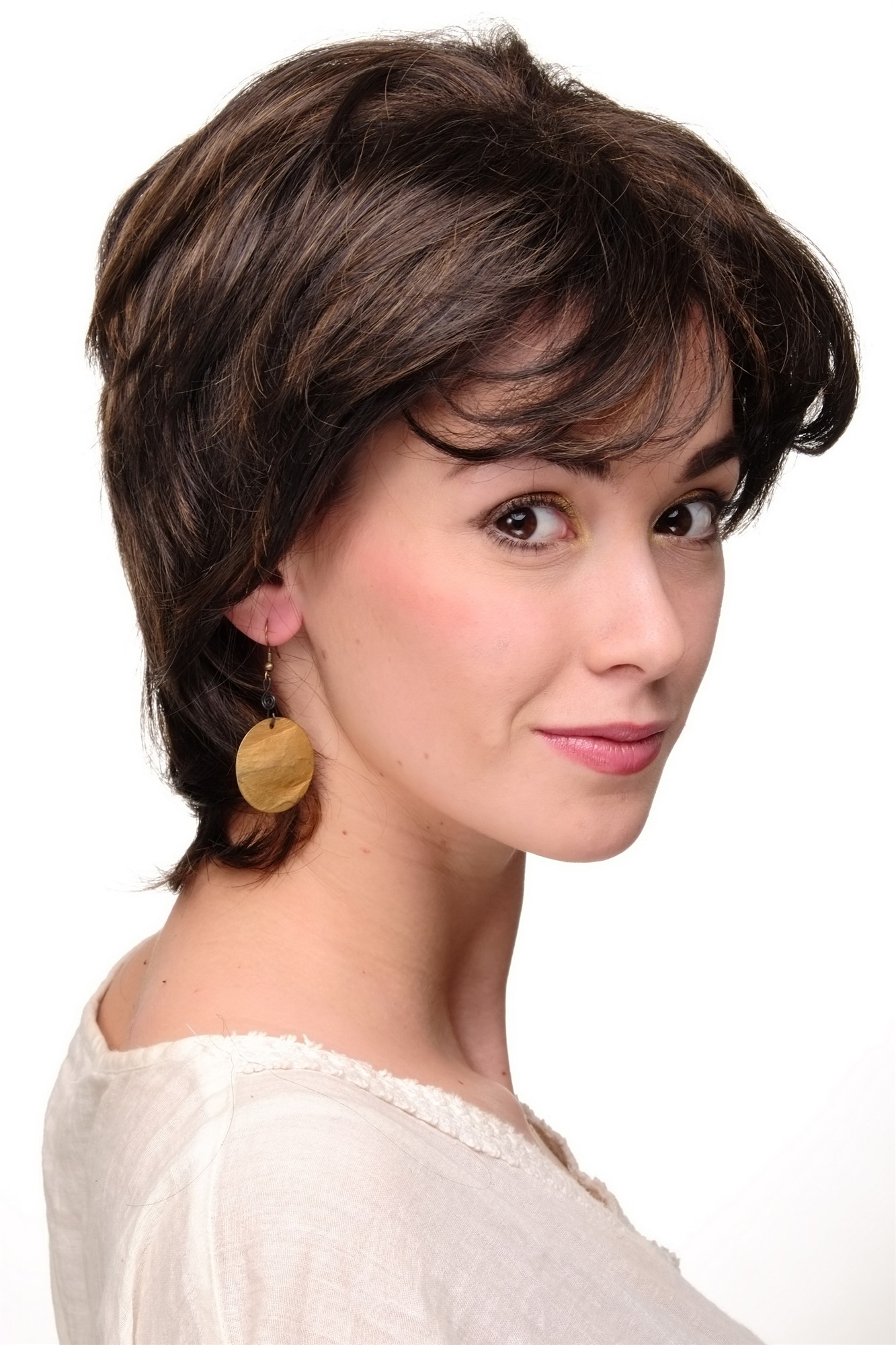 hochwertige Qualitätsperücken, Damenperücke kurz braun Scheitel Strähnchen Modell: TYW60311, Ansicht 2, WIG ME UP: Ihr Perücken Online Shop glatte Tressen-Perücke Mittelbraun kurze Haare für Damen