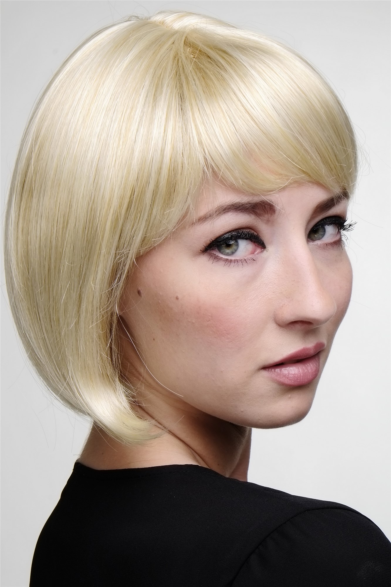 hochwertige Qualitätsperücken, Sexy Damen Bob Perücke glatte kurze Haare mit Pony Blond-Mix 703-24BT613, Ansicht 2, WIG ME UP: Ihr Perücken Online Shop glatte Tressen-Perücke mit Kopfhaut-Imitat Goldblond-Platinblond kurze Haare für Damen