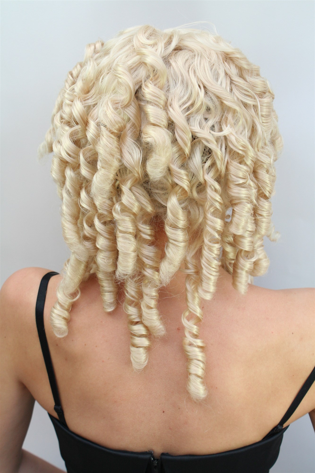 günstige Party Perücke, Perücke BLOND Barock Korkenzieherlocken PW0048-KB88, Ansicht 3, WIG ME UP: Ihr Perücken Online Shop lockige Party Perücke BLOND lange Haare für Damen