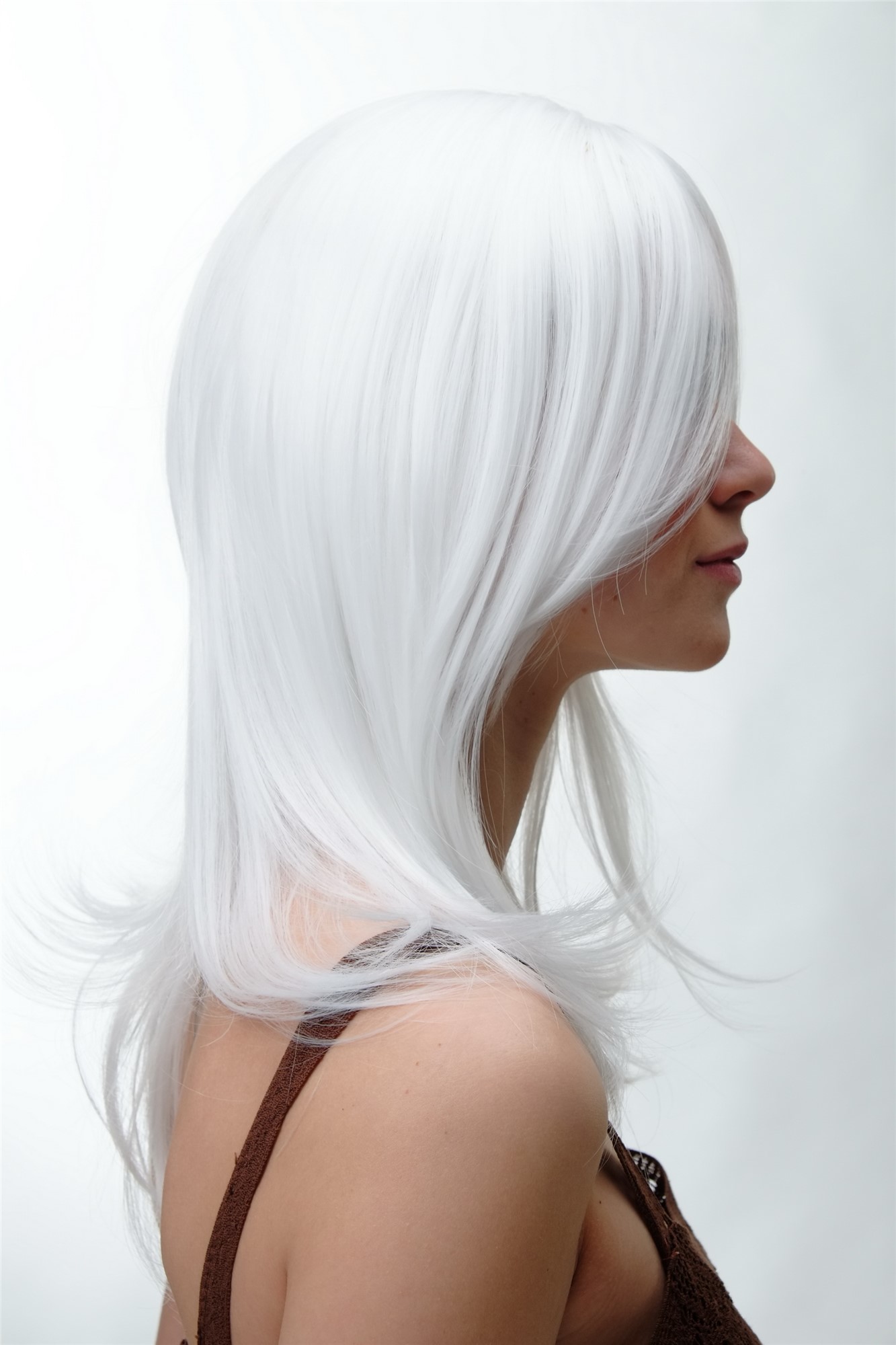 hochwertige Qualitätsperücken, Damen Perücke halblange glatte Haare weiß Cosplay 3240-1001, Ansicht 2, WIG ME UP: Ihr Perücken Online Shop glatte Tressen-Perücke mit Kopfhaut-Imitat Blütenweiß lange Haare für Damen