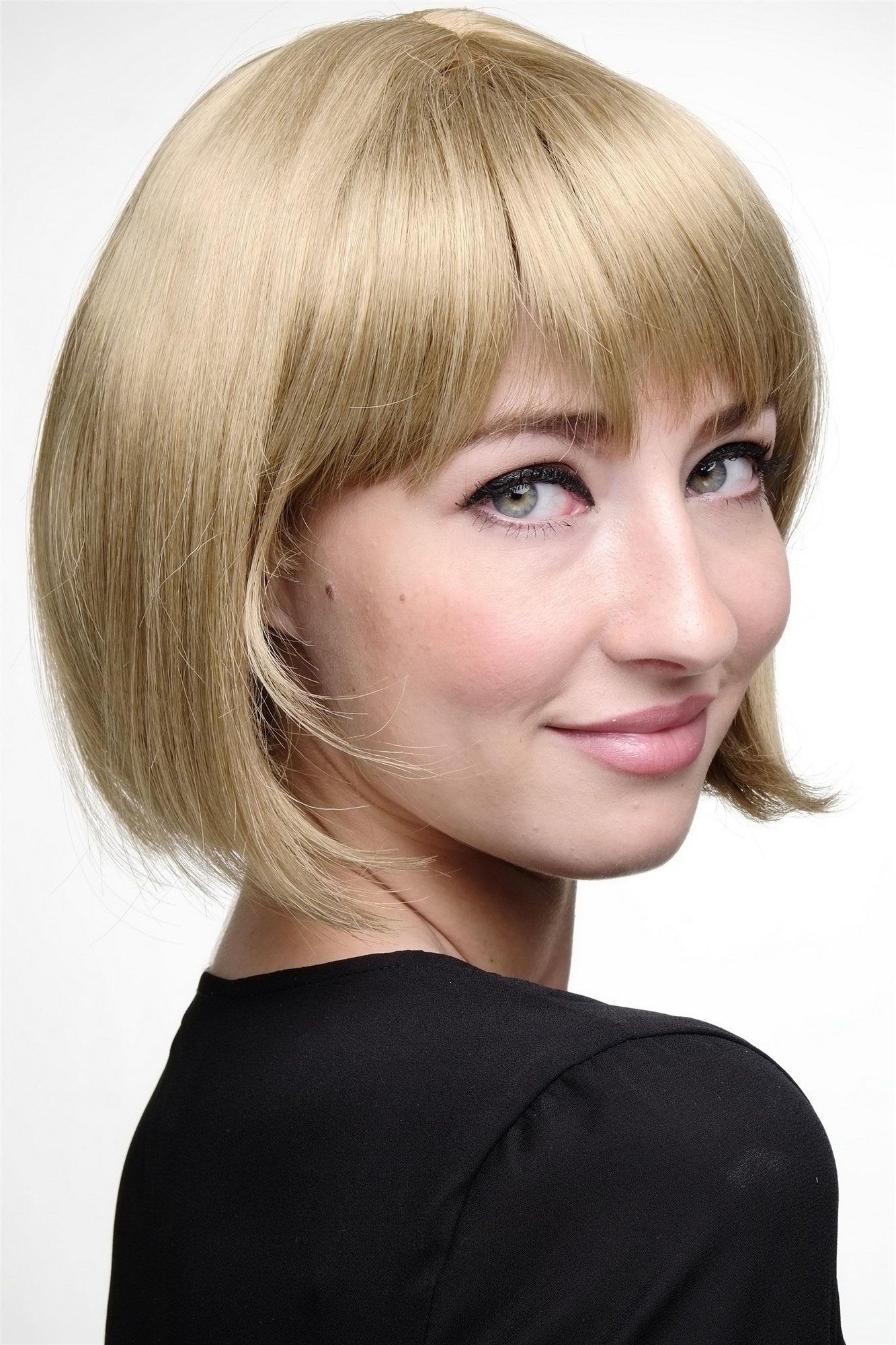 hochwertige Qualitätsperücken, Sexy Damen Bob Perücke glatte kurze Haare mit Pony Helles Honigblond 703-16, Ansicht 3, WIG ME UP: Ihr Perücken Online Shop glatte Tressen-Perücke mit Kopfhaut-Imitat Helles Honigblond kurze Haare für Damen