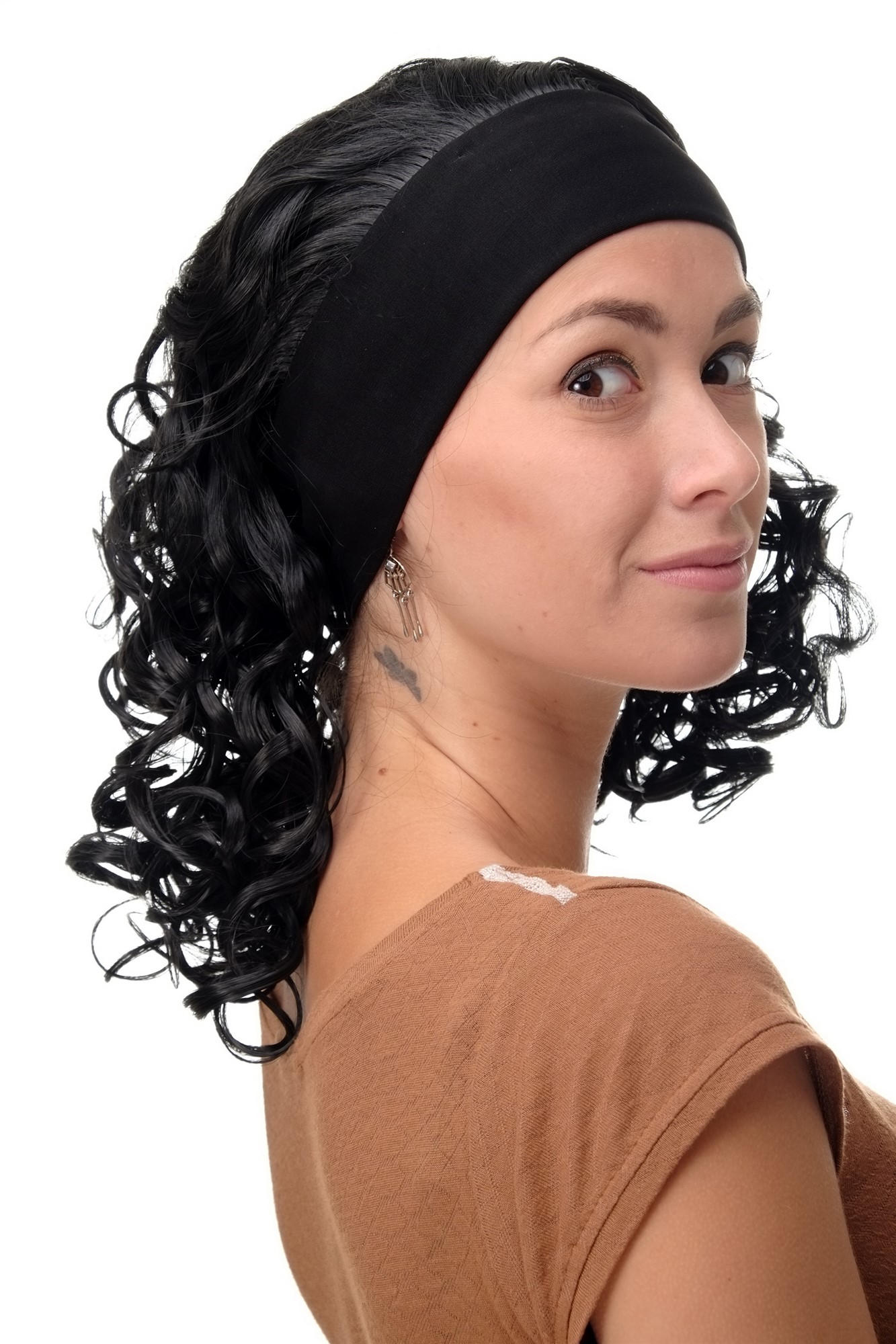 hochwertige Qualitätsperücken, Perücke Stirnband Samtschwarz Locken Schulterlang BRO-704-1B, Ansicht 3, WIG ME UP: Ihr Perücken Online Shop lockige Tressen-Perücke mit Stirnband Samtschwarz schulterlange Haare für Damen