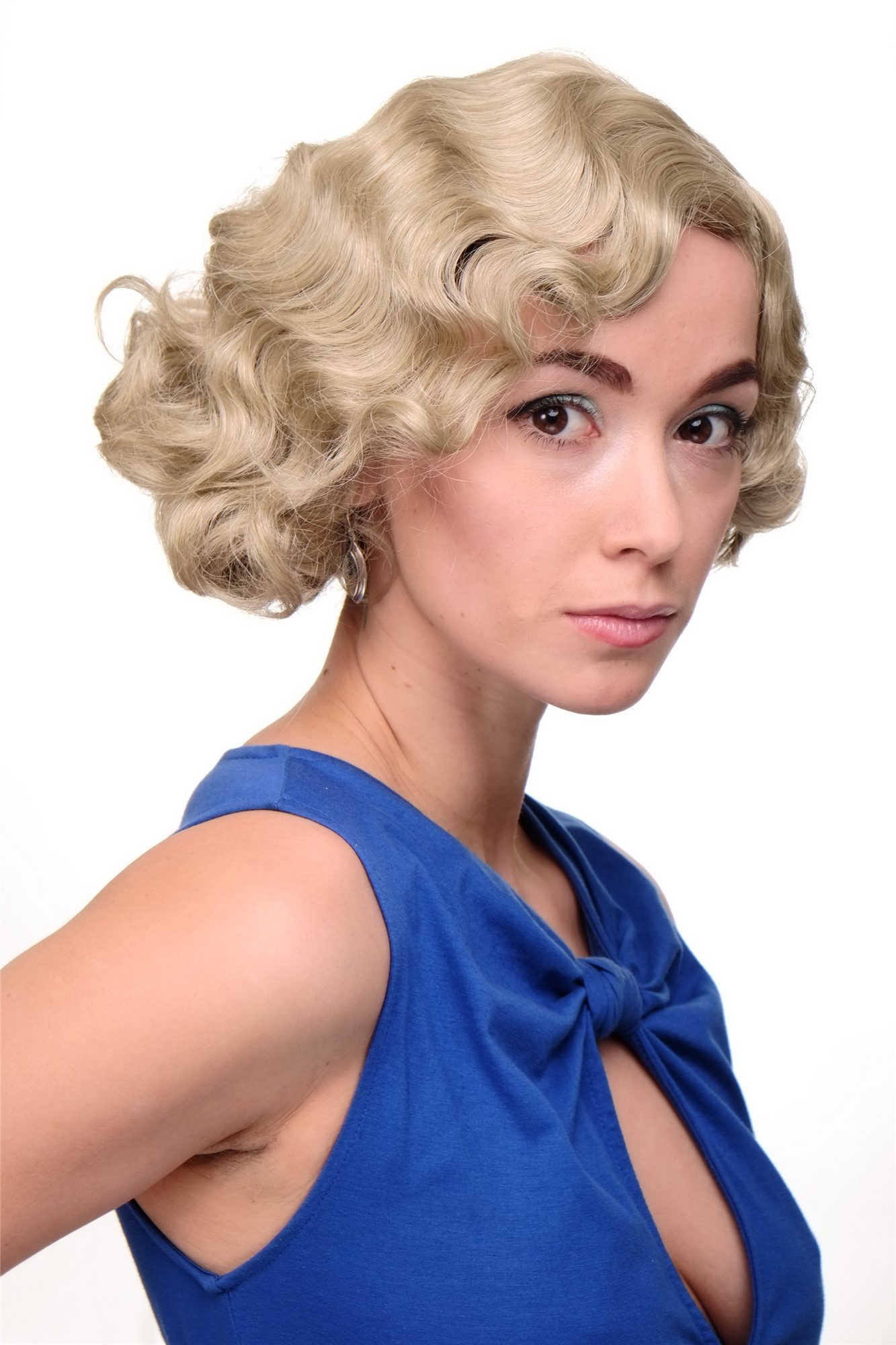 hochwertige Qualitätsperücken, Damen Perücke 20er Jahre Wasserwelle Hell-Aschblond Modell: A4002, Ansicht 3, WIG ME UP: Ihr Perücken Online Shop wellige Tressen-Perücke mit Kopfhaut-Imitat Hell-Aschblond kurze Haare für Damen