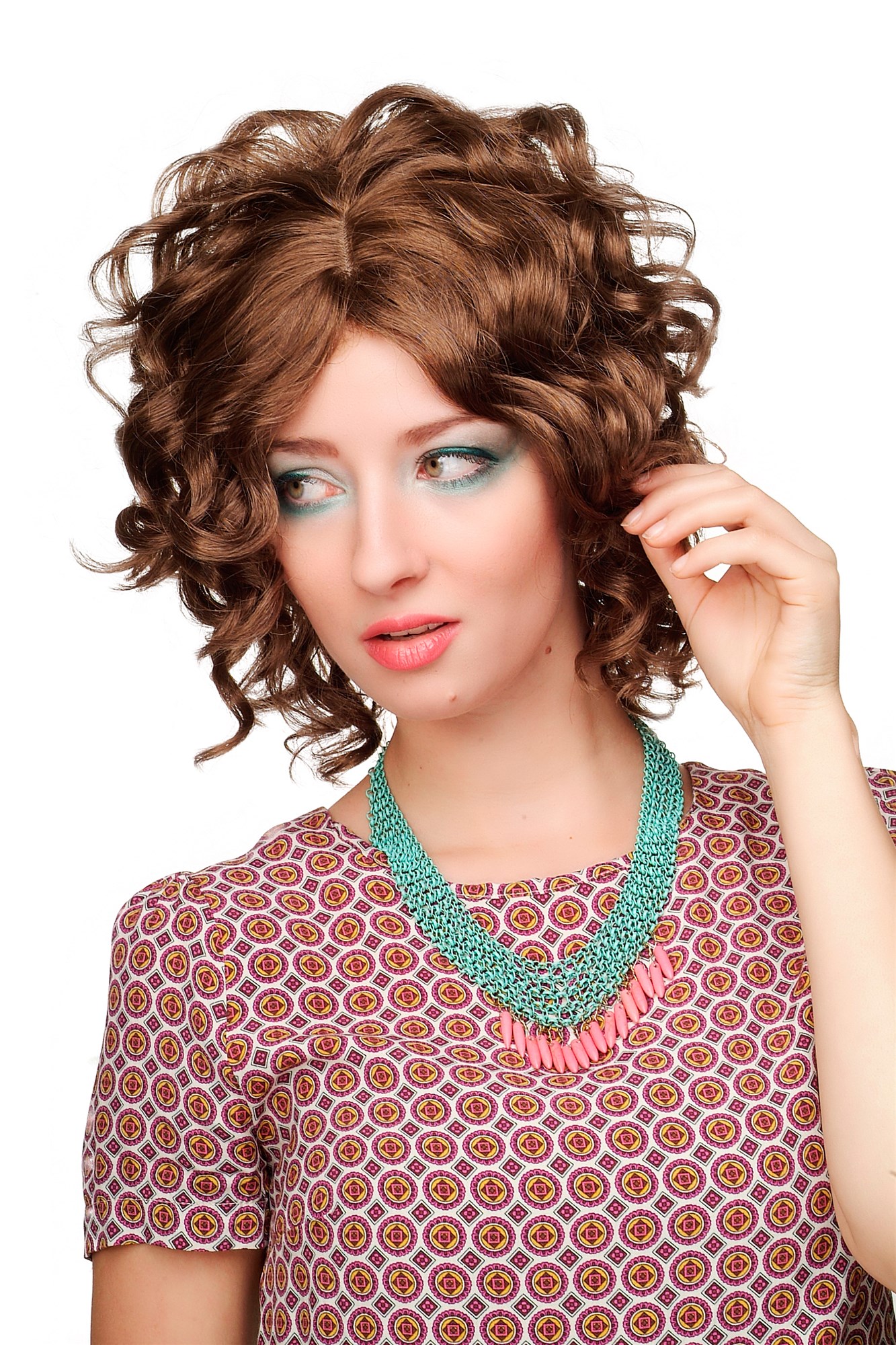 hochwertige Qualitätsperücken, Perücke 60er Jahre Retro-Style Locken Braun Brünett-Mischung CM-233-10T18T, Ansicht 2, WIG ME UP: Ihr Perücken Online Shop lockige Tressen-Perücke mit Kopfhaut-Imitat Mittelbraun-Mittelbraun-Mix schulterlange Haare für Damen