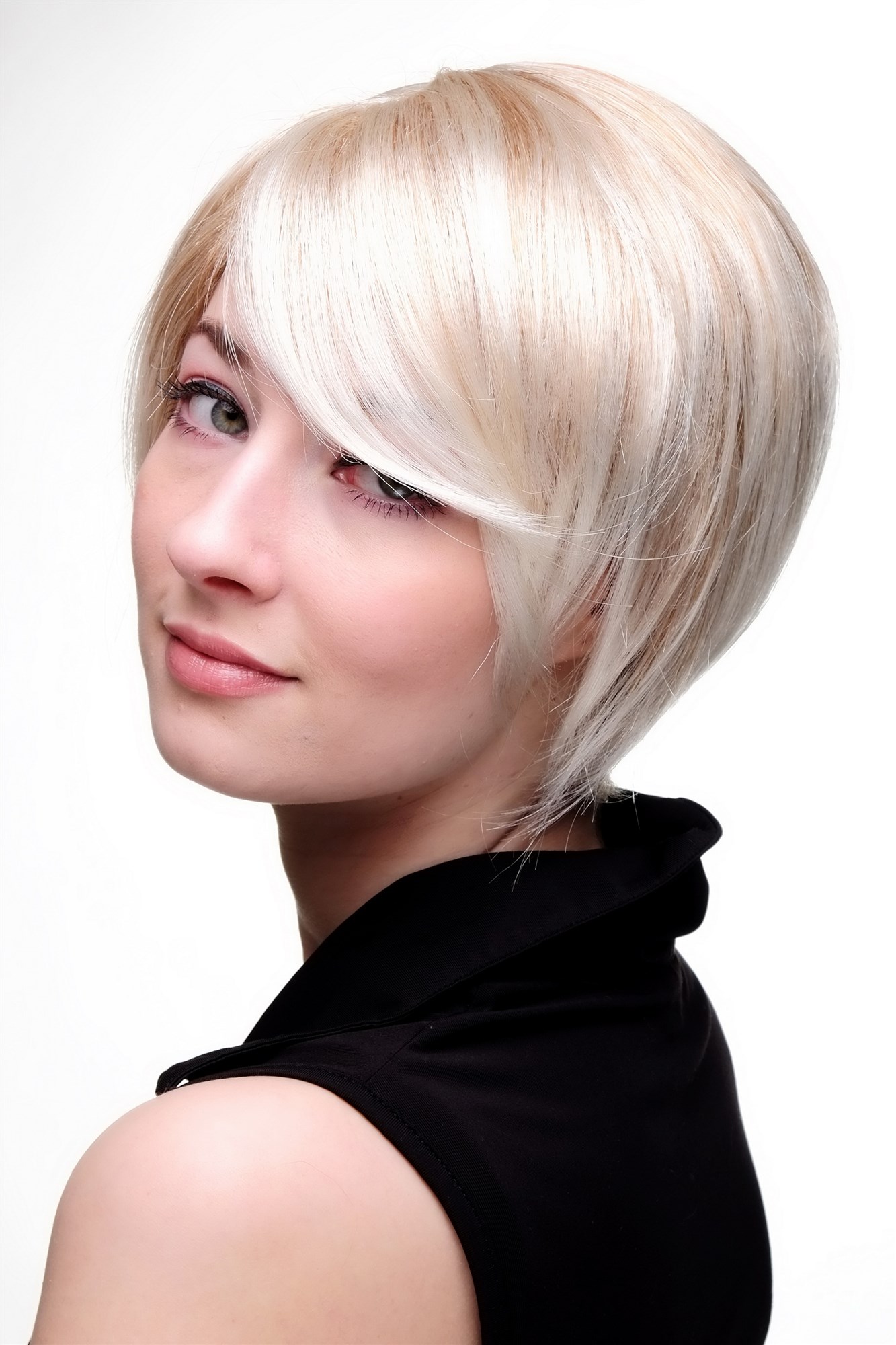 hochwertige Qualitätsperücken, Frauen Perücke cool blond kurz glatt Seitenscheitel 6082-27T613, Ansicht 4, WIG ME UP: Ihr Perücken Online Shop glatte Tressen-Perücke mit Kopfhaut-Imitat Blond-Mix kurze Haare für Damen