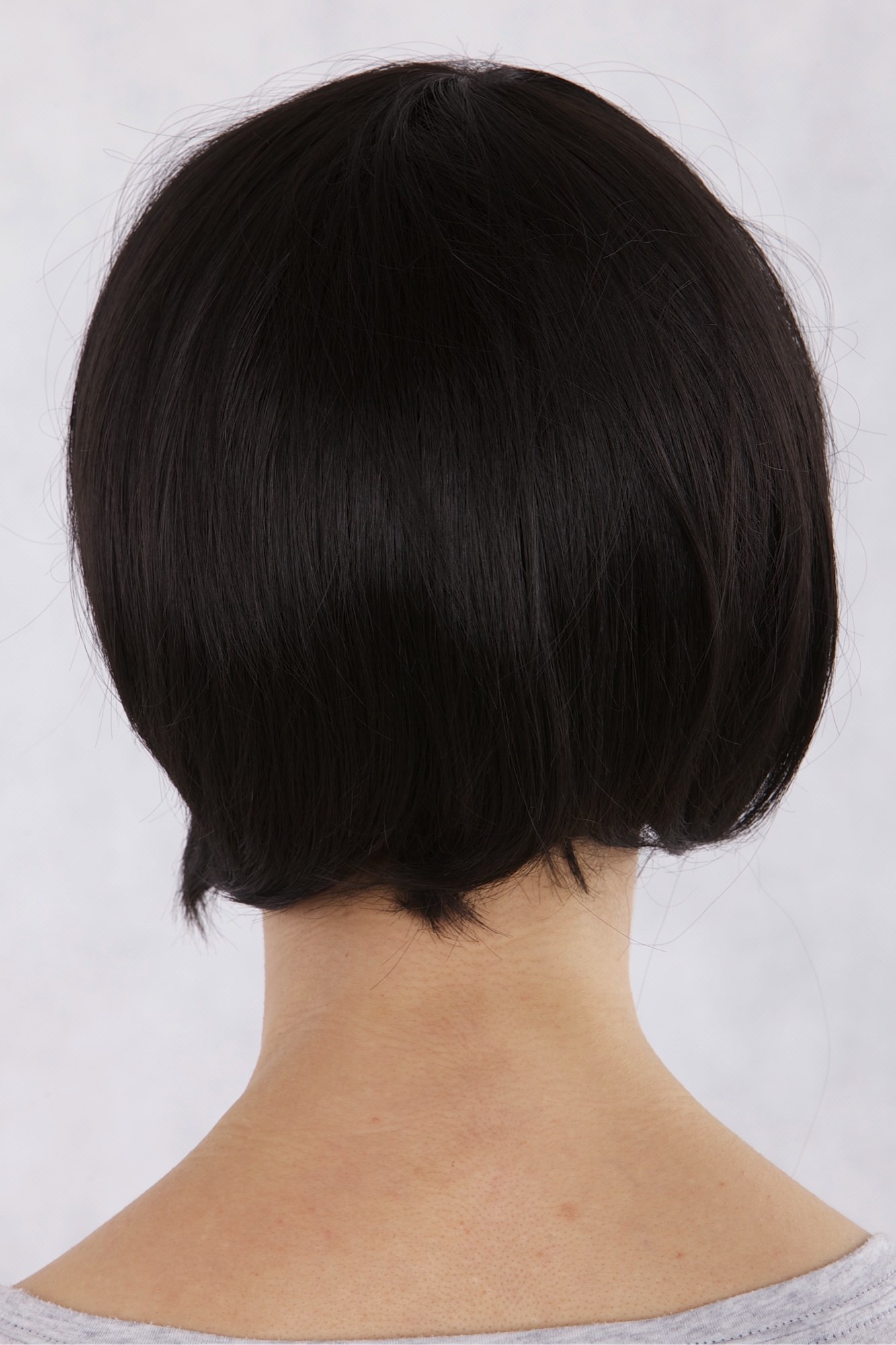 hochwertige Qualitätsperücken, Perücke schwarz schwarzbraun mit Bobfrisur 8525-2, Ansicht 4, WIG ME UP: Ihr Perücken Online Shop glatte Tressen-Perücke mit Kopfhaut-Imitat Schwarzbraun kurze Haare für Damen