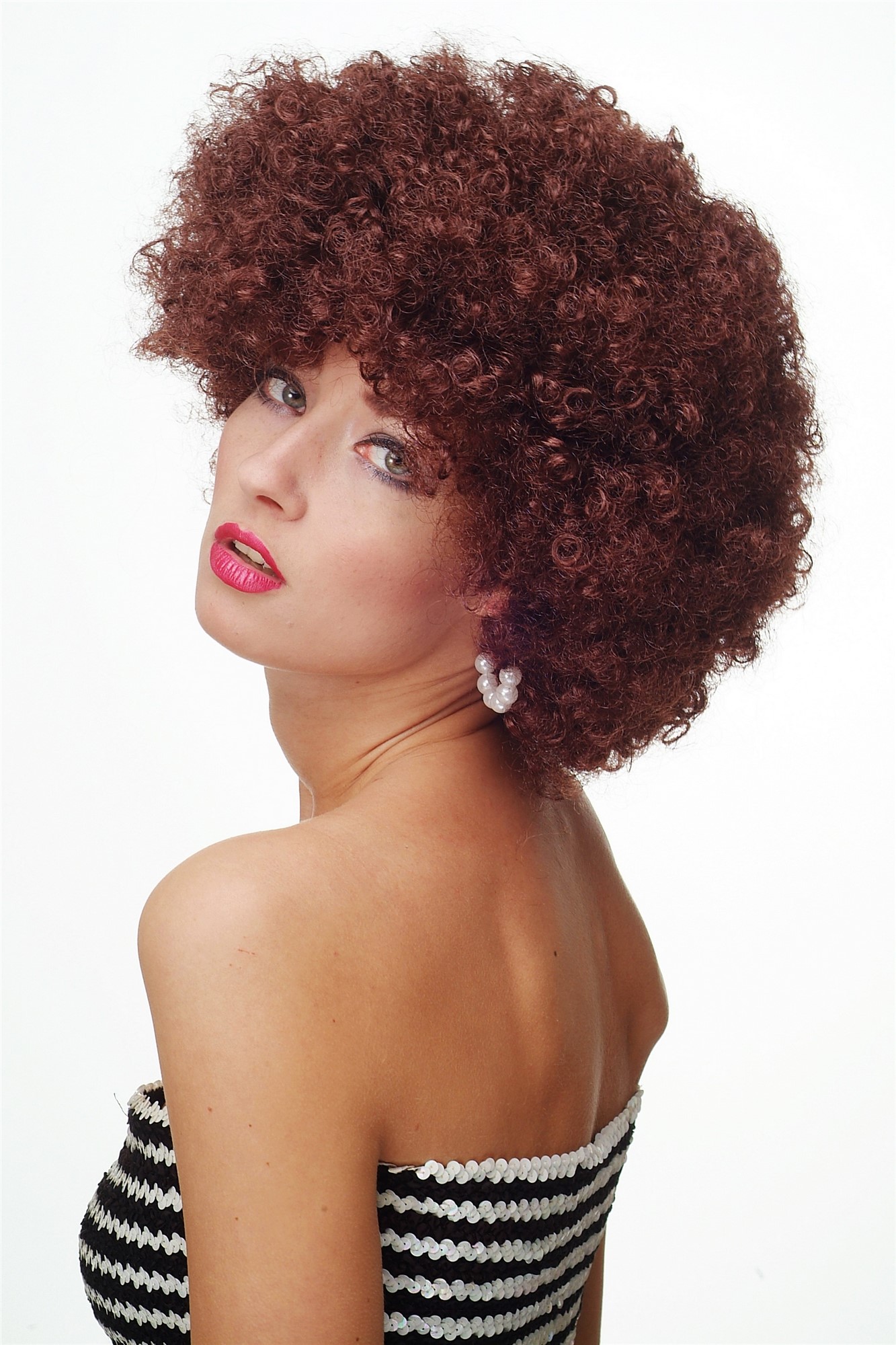 günstige Party Perücke, Afro Perücke 70er Jahre Party Mahagoni-Braun Disco PW0011-P30, Ansicht 2, WIG ME UP: Ihr Perücken Online Shop lockige Party Perücke Dunkel-Mahagonibraun kurze Haare Unisex