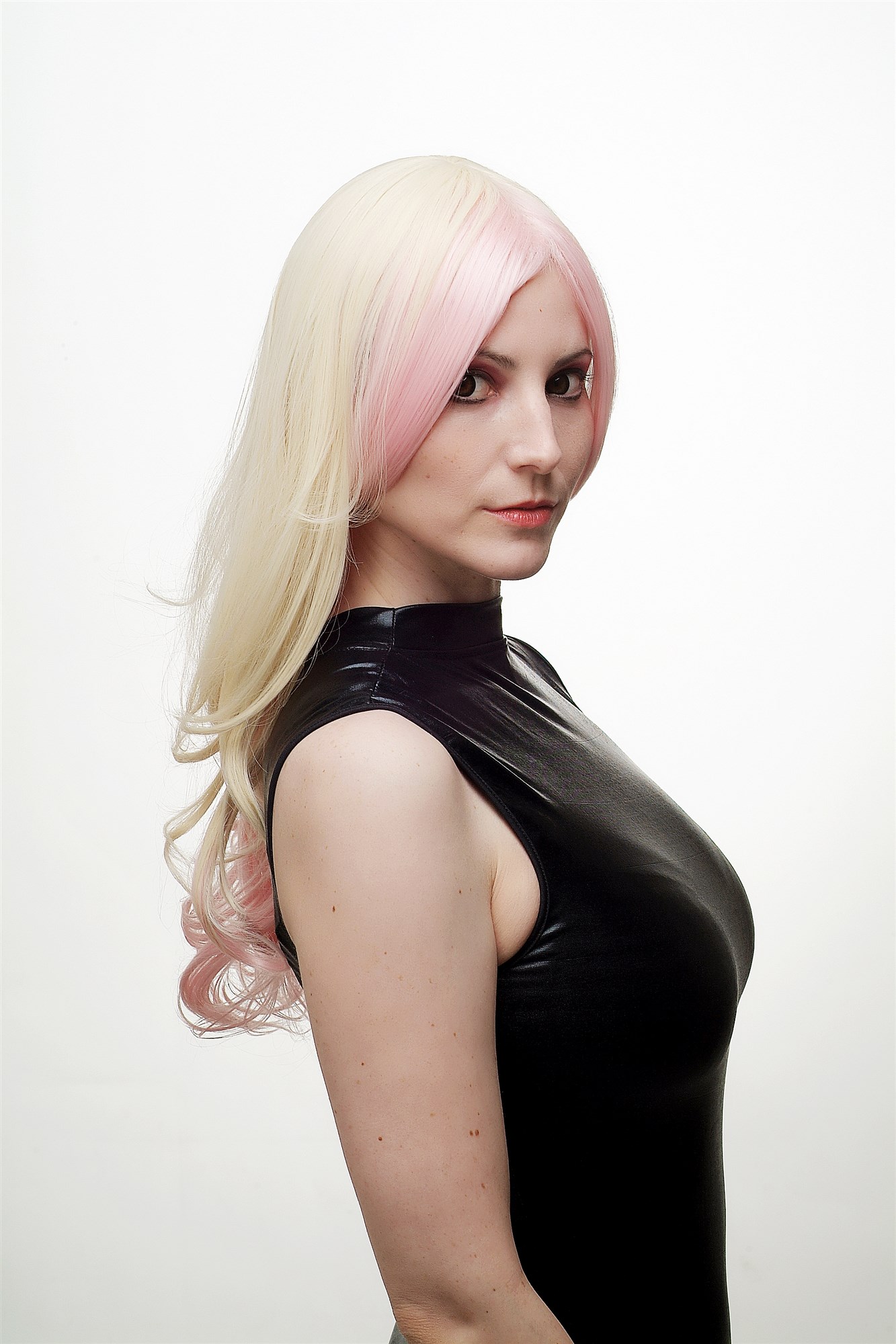 hochwertige Qualitätsperücken, Perücke Cosplay Platinblond Rosa SA054-T2333-613, Ansicht 2, WIG ME UP: Ihr Perücken Online Shop wellige Tressen-Perücke Rosa-Hellblond-Mix lange Haare für Damen