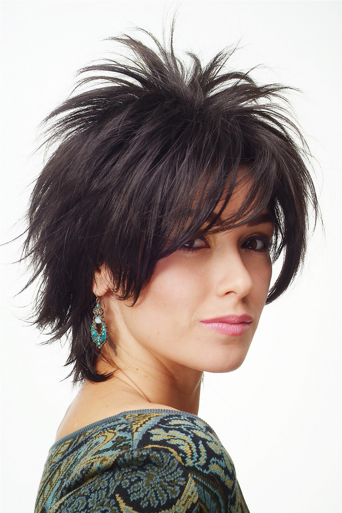 hochwertige Qualitätsperücken, Perücke Kurz Wilde Strähnen Wave 80er Schwarz Modell: BLUE144, Ansicht 5, WIG ME UP: Ihr Perücken Online Shop wellige Tressen-Perücke Schwarzbraun kurze Haare für Damen