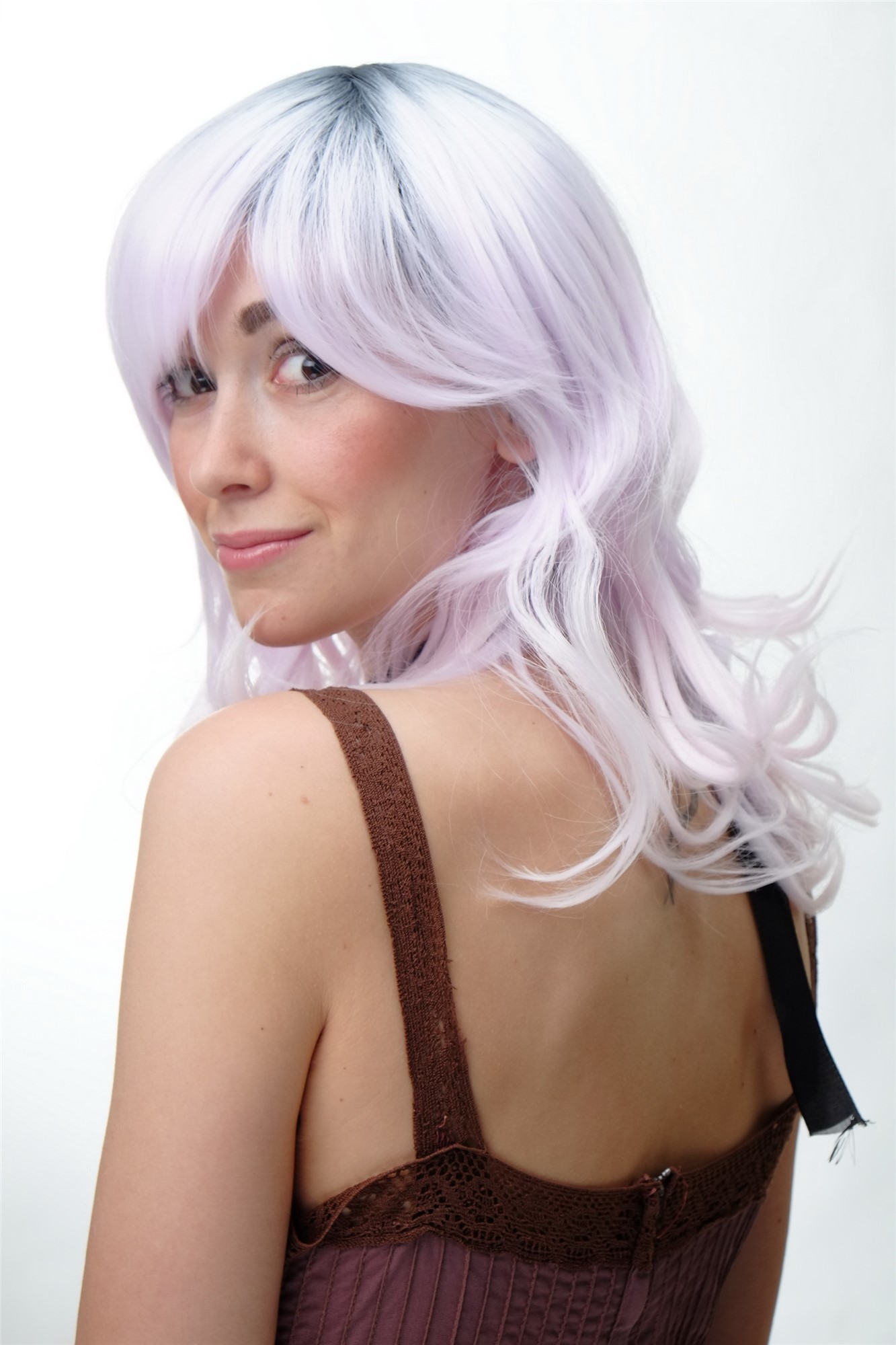 hochwertige Qualitätsperücken, Perücke Rosa-Grau-Mix Locken YZF-7325-1001, Ansicht 5, WIG ME UP: Ihr Perücken Online Shop lockige Tressen-Perücke mit Kopfhaut-Imitat Blütenweiß schulterlange Haare für Damen