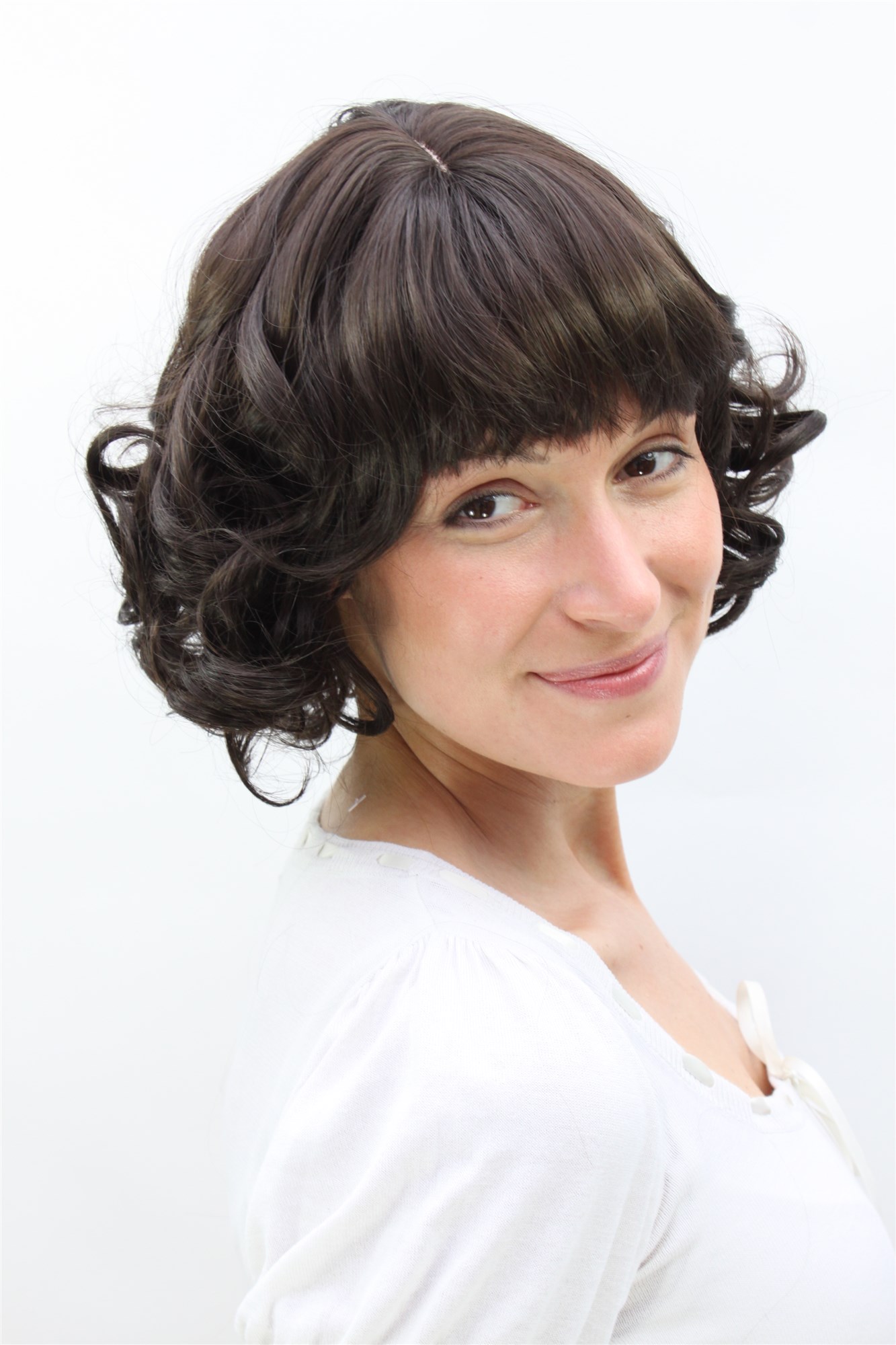 hochwertige Qualitätsperücken, Perücke dunkelbraun Locken kurz superniedlicher Look A18C-4, Ansicht 2, WIG ME UP: Ihr Perücken Online Shop lockige Tressen-Perücke mit Kopfhaut-Imitat Braun kurze Haare für Damen