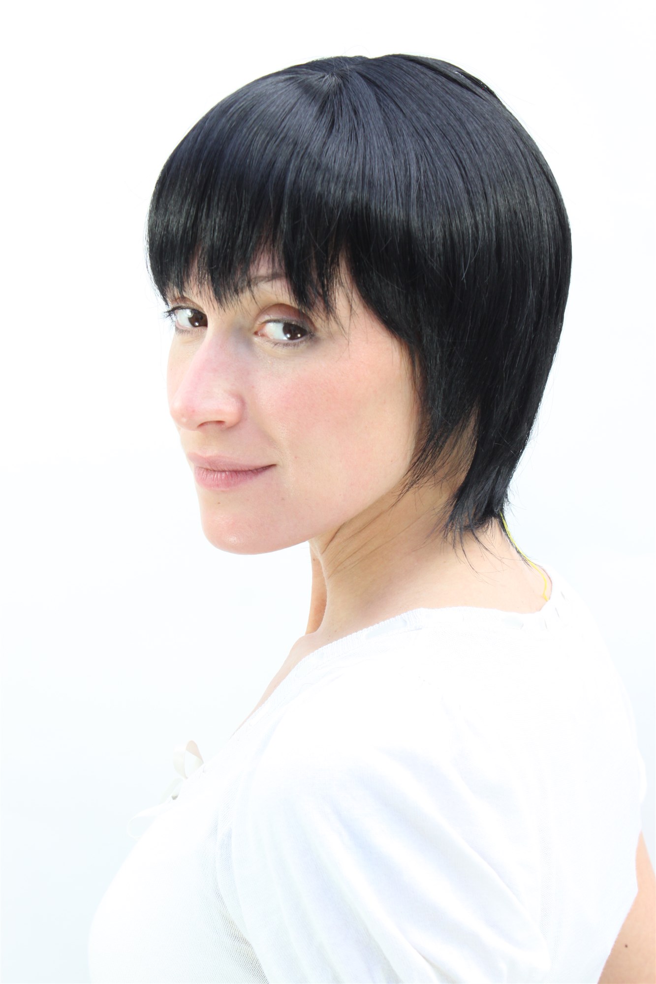 hochwertige Qualitätsperücken, Schwarze Frauen Perücke kurz Bob ausgefranster fransiger Look 1003-1, Ansicht 2, WIG ME UP: Ihr Perücken Online Shop glatte Tressen-Perücke mit Kopfhaut-Imitat Schwarz kurze Haare für Damen