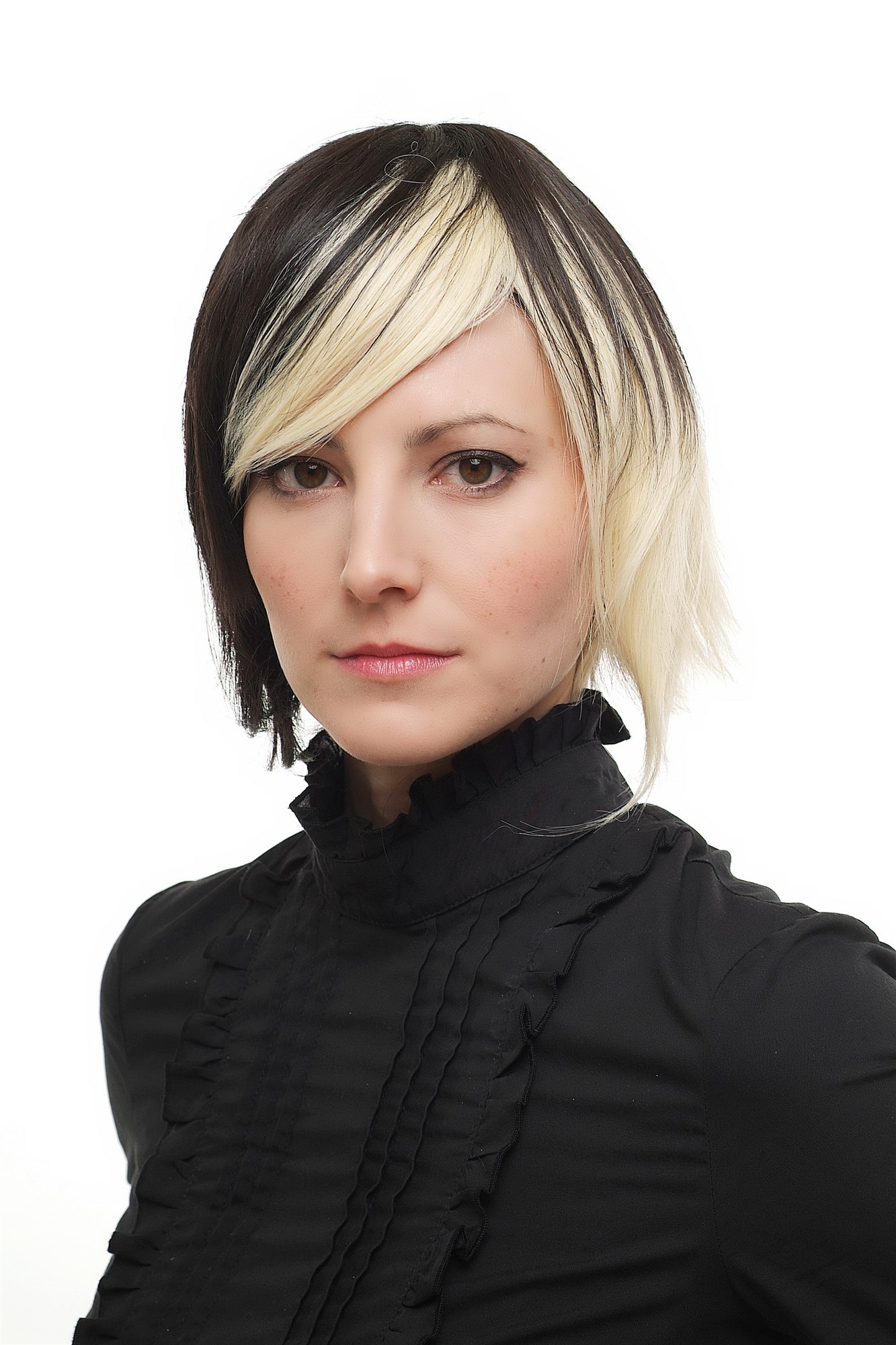 hochwertige Qualitätsperücken, Damen Perücke Zweifarbig Braun-Blond Mittelscheitel kurz 1241-05/002, Ansicht 5, WIG ME UP: Ihr Perücken Online Shop glatte Tressen-Perücke mit Kopfhaut-Imitat braun-blond kurze Haare für Damen