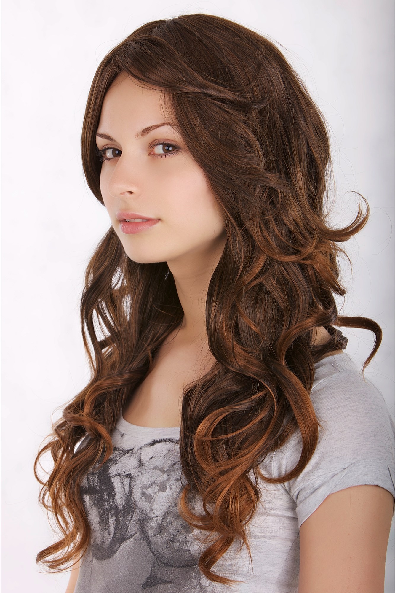 hochwertige Qualitätsperücken, Perücke brünett lange leicht gesträhnte Haare A25-2T30, Ansicht 2, WIG ME UP: Ihr Perücken Online Shop lockige Tressen-Perücke mit Kopfhaut-Imitat Braun lange Haare für Damen