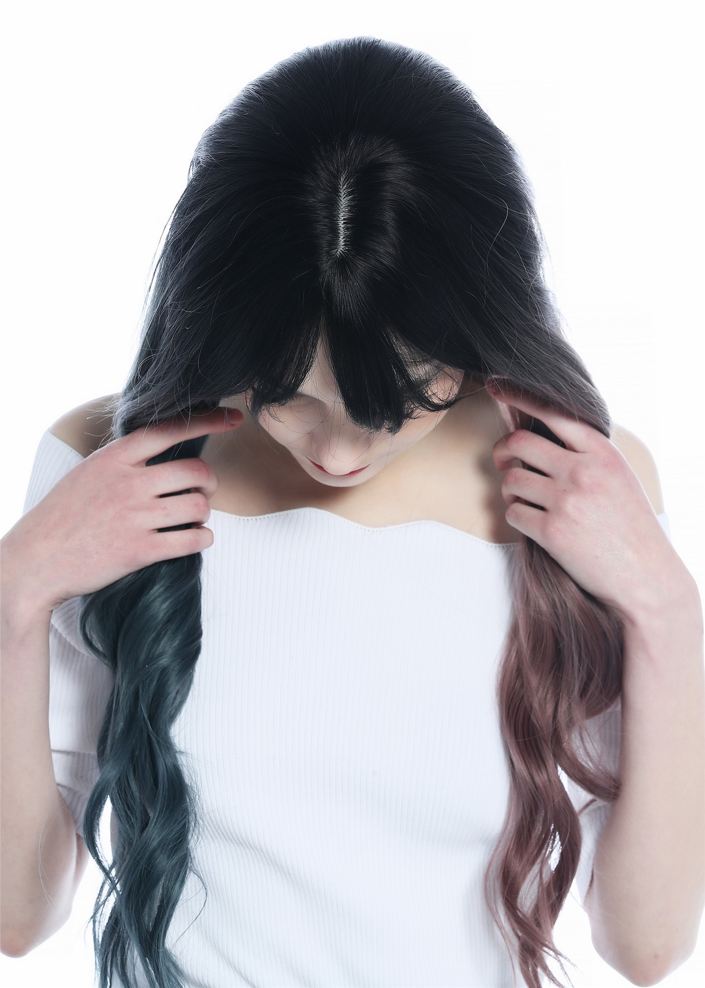 hochwertige Qualitätsperücken, Perücke lang asymmetrische Ombre Farbe Schwarz Graublau Altrosa C8259-612-422, Ansicht 4, WIG ME UP: Ihr Perücken Online Shop wellige Tressen-Perücke mit Kopfhaut-Imitat Schwarz Verlauf in Graublau rechts und Altrosa links lange Haare für Damen