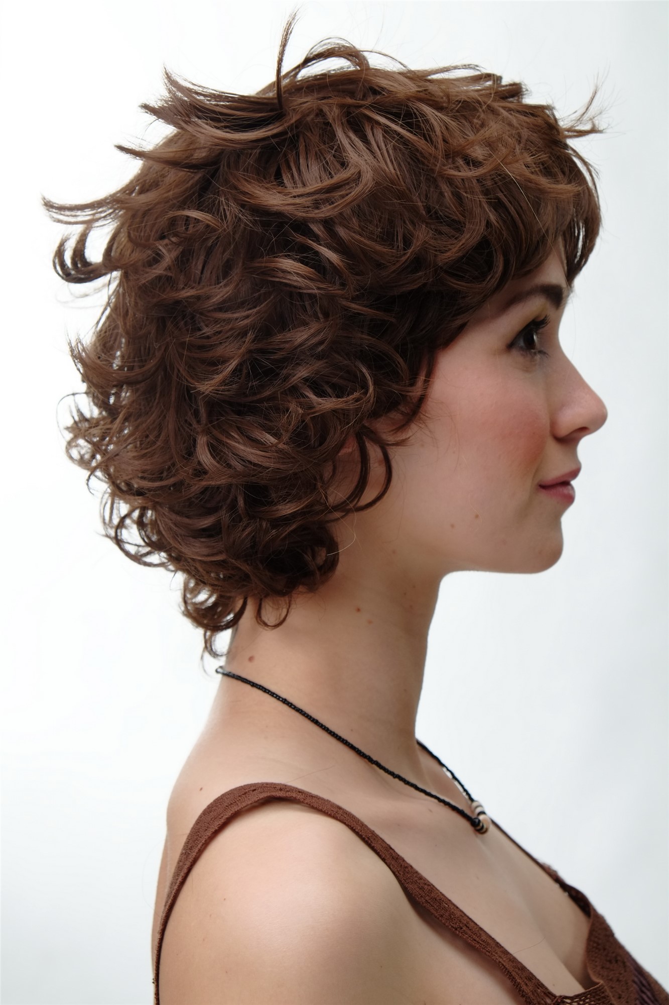 hochwertige Qualitätsperücken, Perücke kurz wild Locken braun Mittel-Aschbraun YZF-41008-8, Ansicht 2, WIG ME UP: Ihr Perücken Online Shop lockige Tressen-Perücke Mittel-Aschbraun kurze Haare für Damen