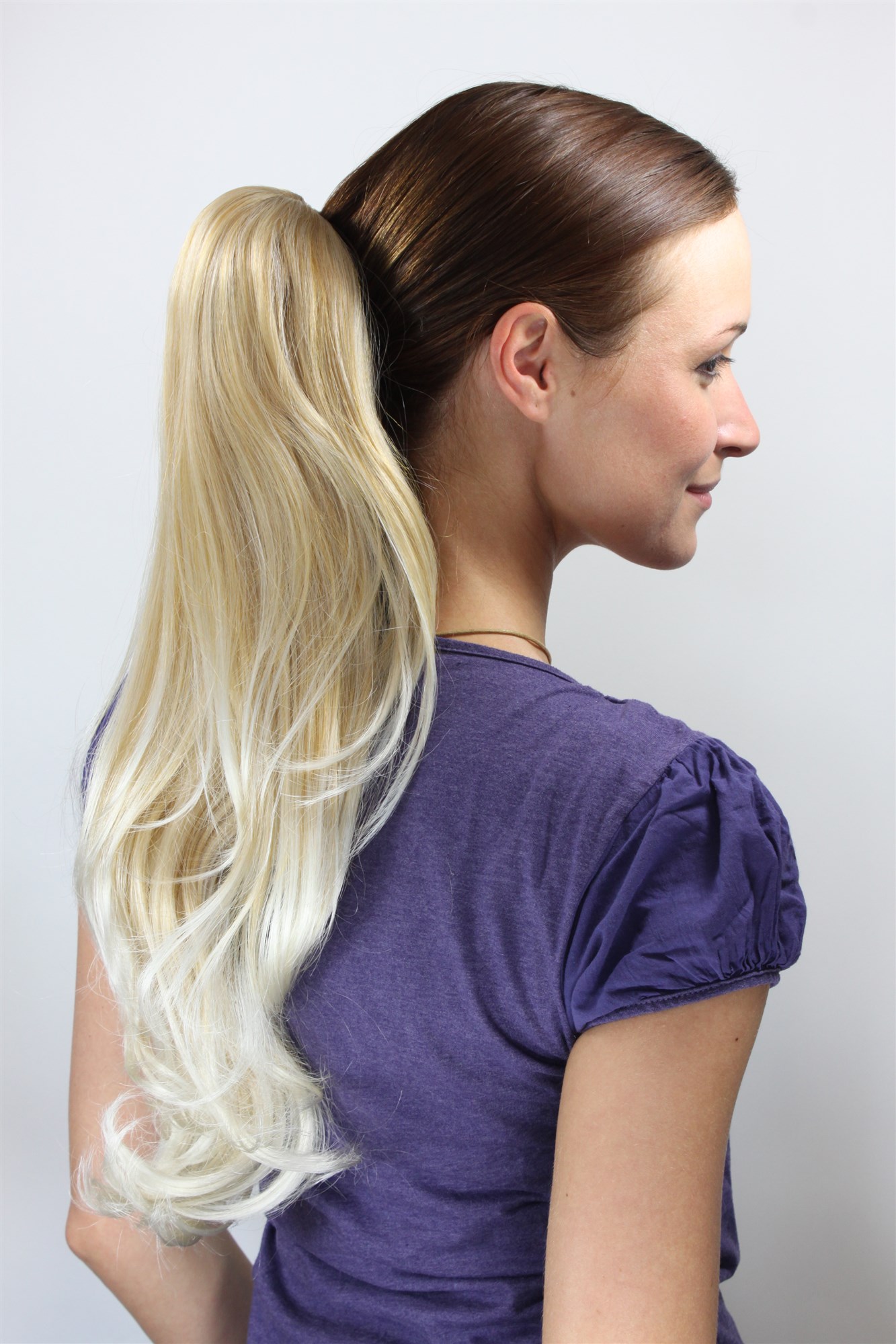 hochwertiges Haarteil blond platinblonde Spitzen mit Butterflyklammer T116-24BT613, Ansicht 2, WIG ME UP: Ihr Perücken Online Shop glattes Zopf-Haarteil Goldblond-Platinblond 50 cm lang
