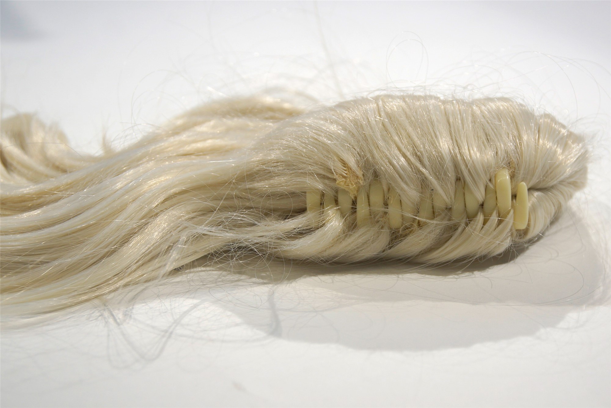 Ponytail Hairpiece Claw Clamp very long ayerd slightly wavy platinum blonde T200, view 3, WIG ME UP: Your Perücken Online Shop Ponytails, platinum blonde, wavy, long