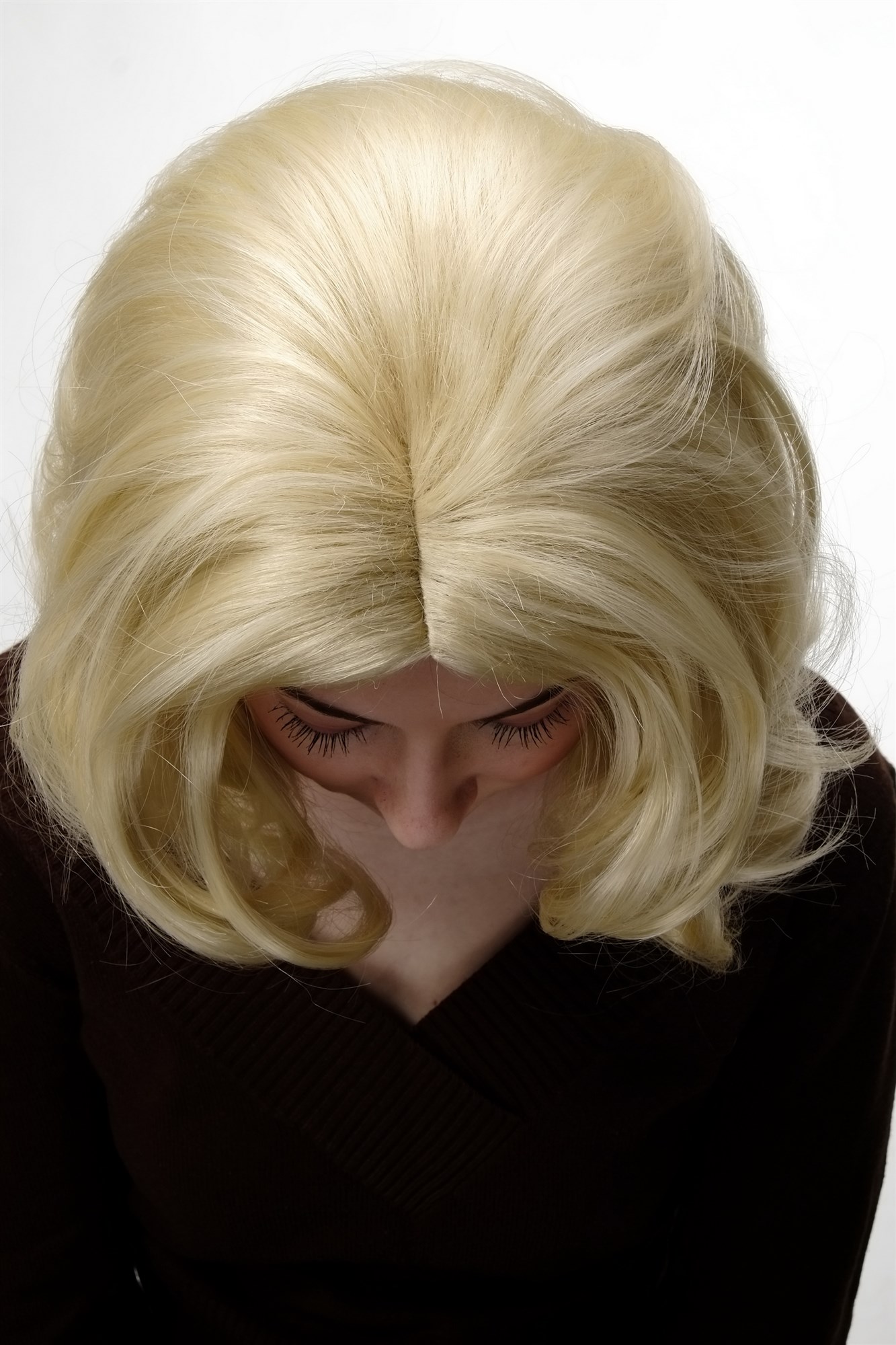 hochwertige Qualitätsperücken, Perücke Hellblond Mittelscheitel GFW1644-613, Ansicht 5, WIG ME UP: Ihr Perücken Online Shop wellige Tressen-Perücke mit Kopfhaut-Imitat Platinblond schulterlange Haare für Damen