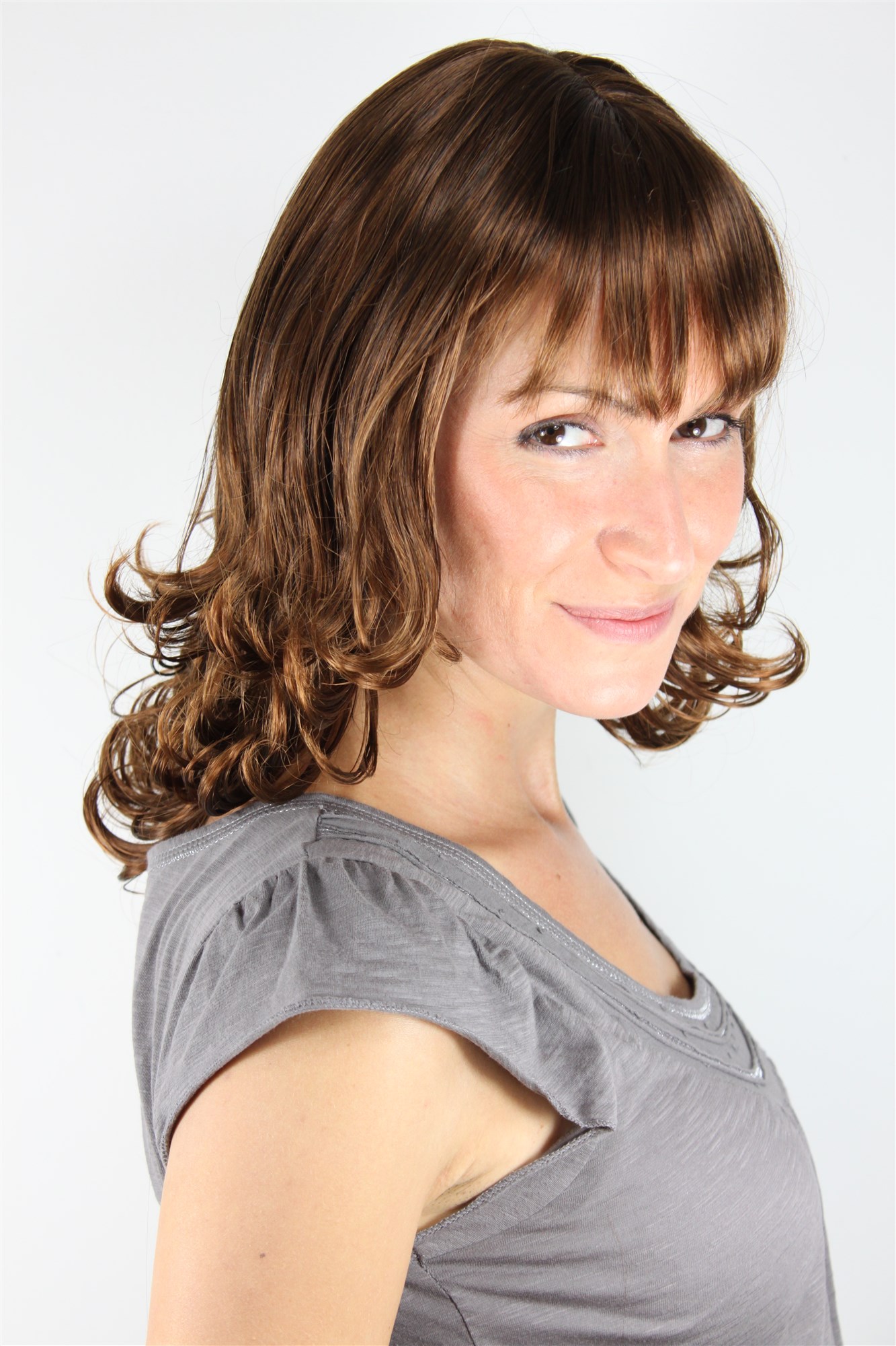 hochwertige Qualitätsperücken, Damen Perücke braun halblange Haare mit gewellten Spitzen 3019-2T30, Ansicht 4, WIG ME UP: Ihr Perücken Online Shop wellige Tressen-Perücke mit Kopfhaut-Imitat Schwarzbraun-Kupferbraun schulterlange Haare für Damen