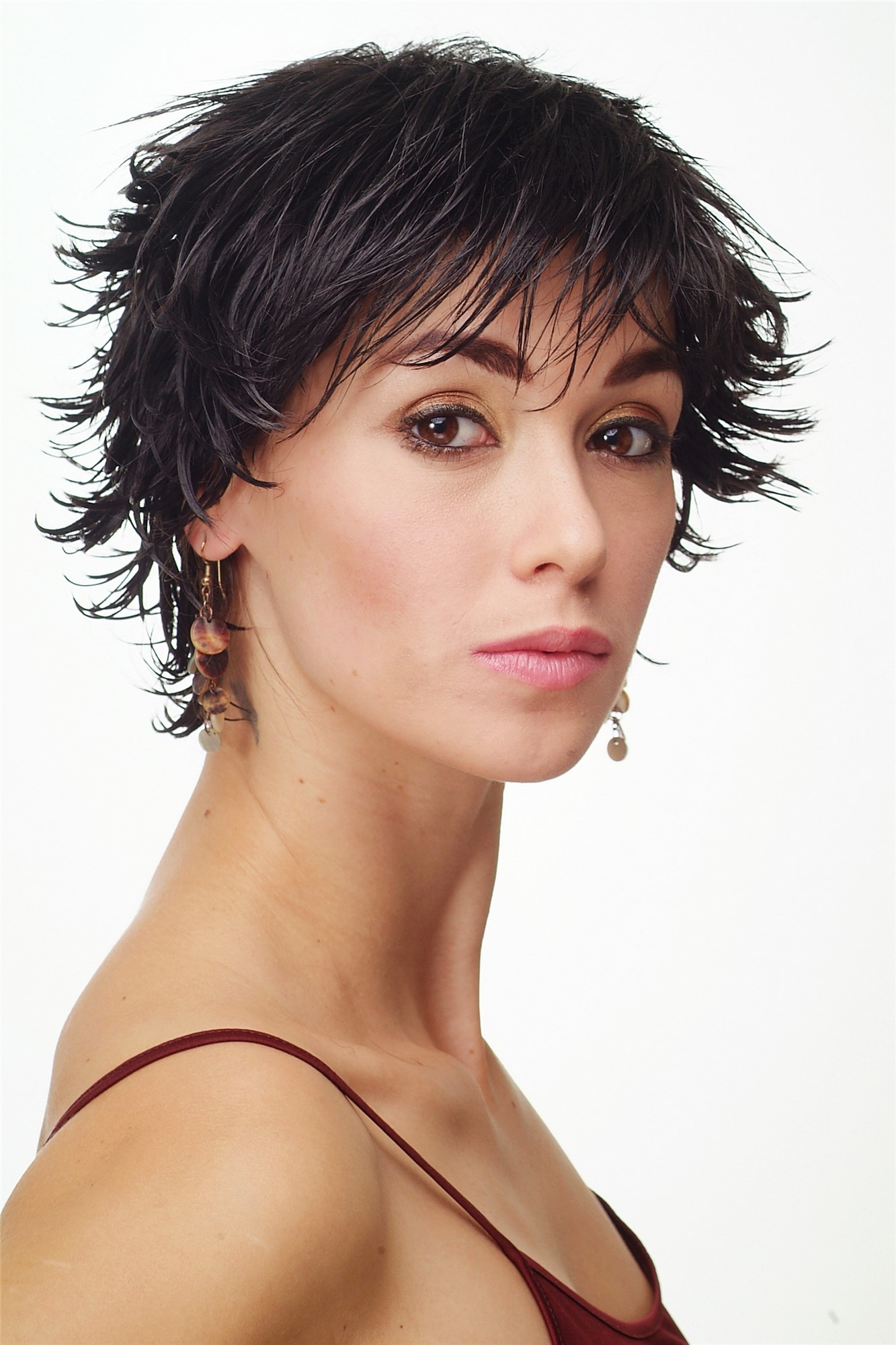 hochwertige Qualitätsperücken, Damenperücke Kurzhaar Schwarz Wet Look Modell: DW140, Ansicht 5, WIG ME UP: Ihr Perücken Online Shop wellige Tressen-Perücke Schwarzbraun kurze Haare für Damen