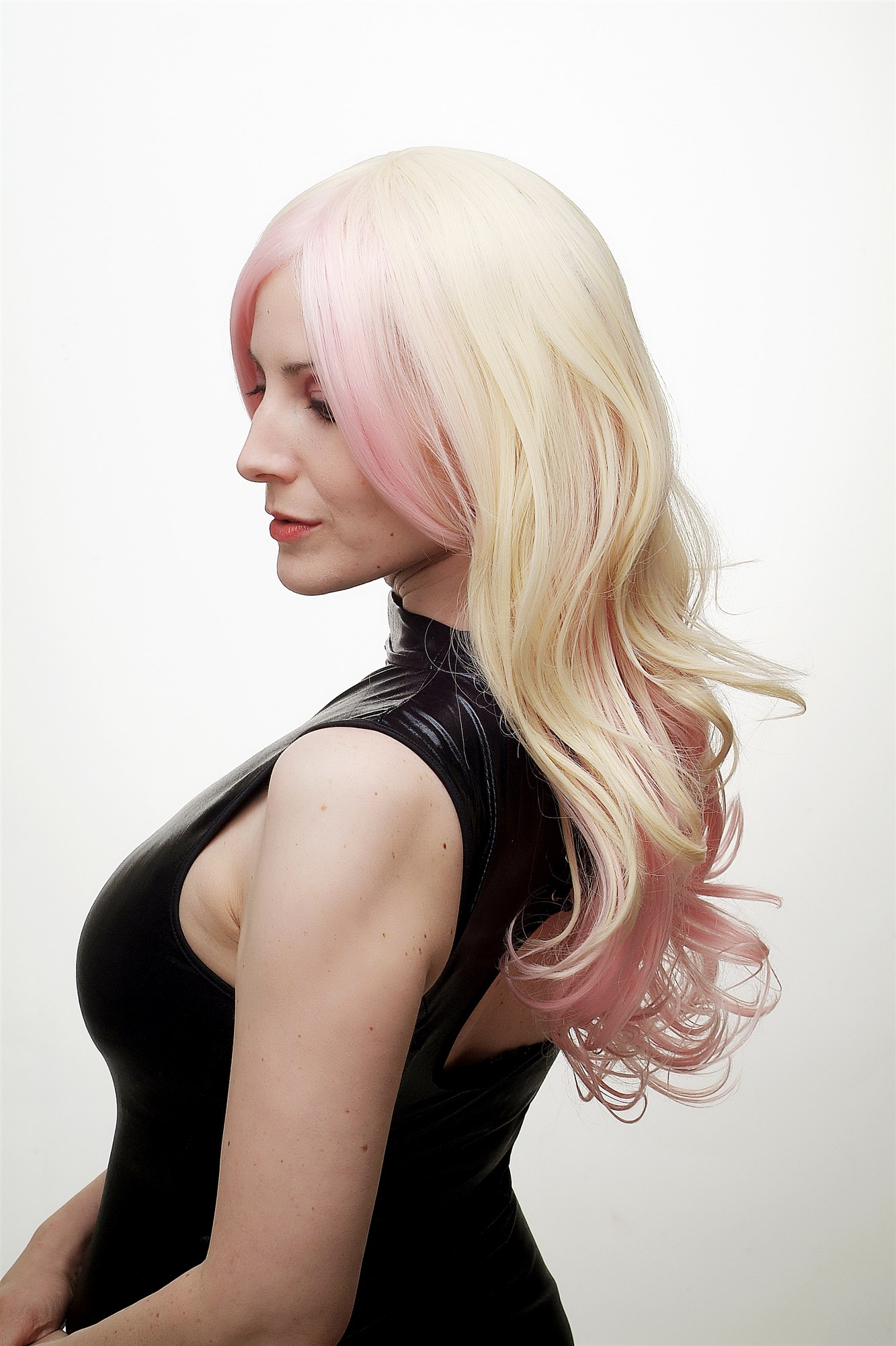 hochwertige Qualitätsperücken, Perücke Cosplay Platinblond Rosa SA054-T2333-613, Ansicht 3, WIG ME UP: Ihr Perücken Online Shop wellige Tressen-Perücke Rosa-Hellblond-Mix lange Haare für Damen