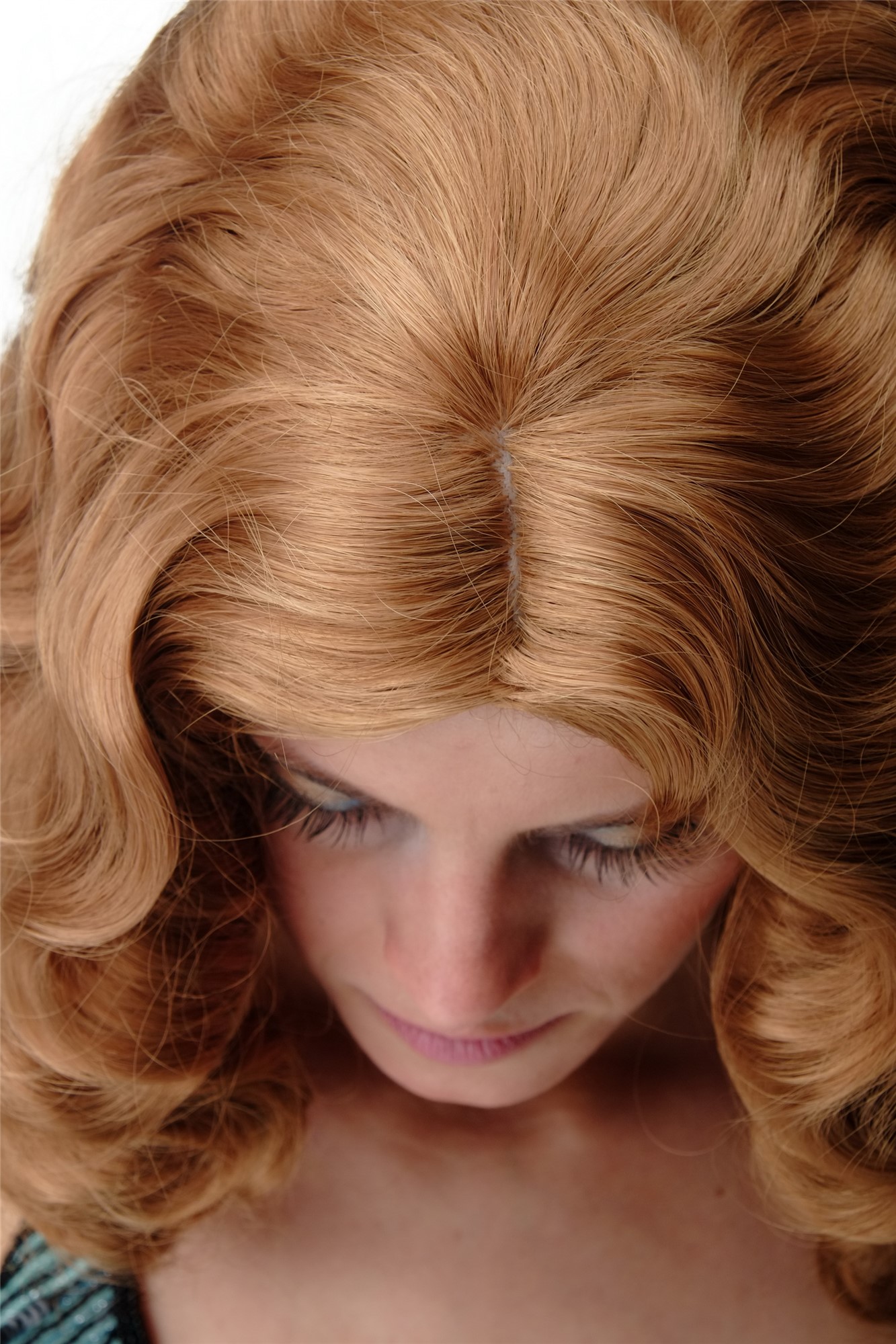 hochwertige Qualitätsperücken, Perücke Diva Wasserwelle Blond Gesträhnt GFW1860-16-27B, Ansicht 5, WIG ME UP: Ihr Perücken Online Shop wellige Tressen-Perücke mit Kopfhaut-Imitat Honigblond-Karamellblond-Mix schulterlange Haare für Damen