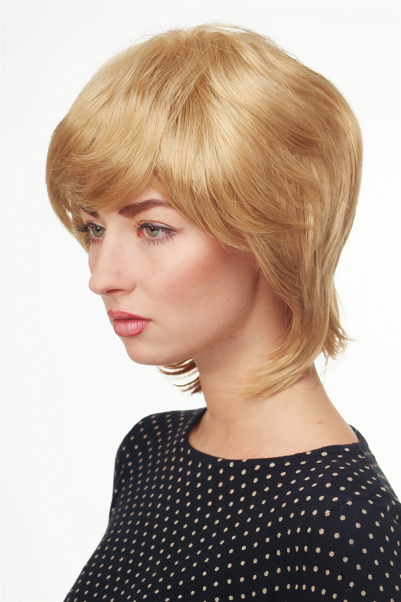 hochwertige Qualitätsperücken, Damenperücke Goldblond toupiert Volumen Modell: AL-844, Ansicht 2, WIG ME UP: Ihr Perücken Online Shop glatte Tressen-Perücke Goldblond kurze Haare für Damen