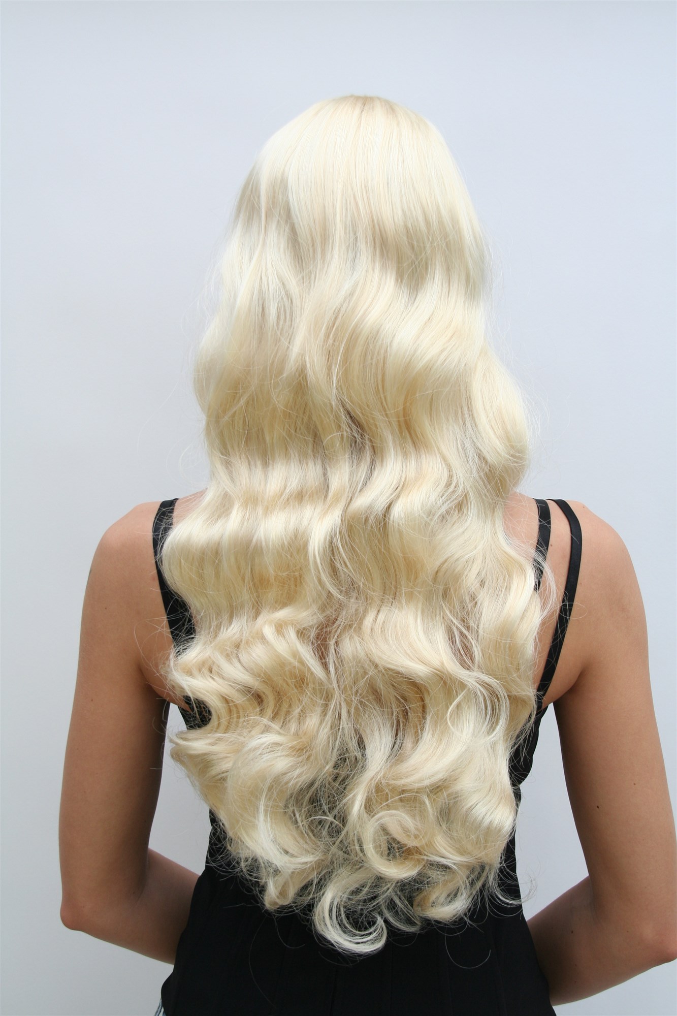 hochwertige Qualitätsperücken, Damen Perücke Hollywood Diva hellblond 9255-88E, Ansicht 4, WIG ME UP: Ihr Perücken Online Shop wellige Tressen-Perücke mit Kopfhaut-Imitat Gold-Lichtblond lange Haare für Damen