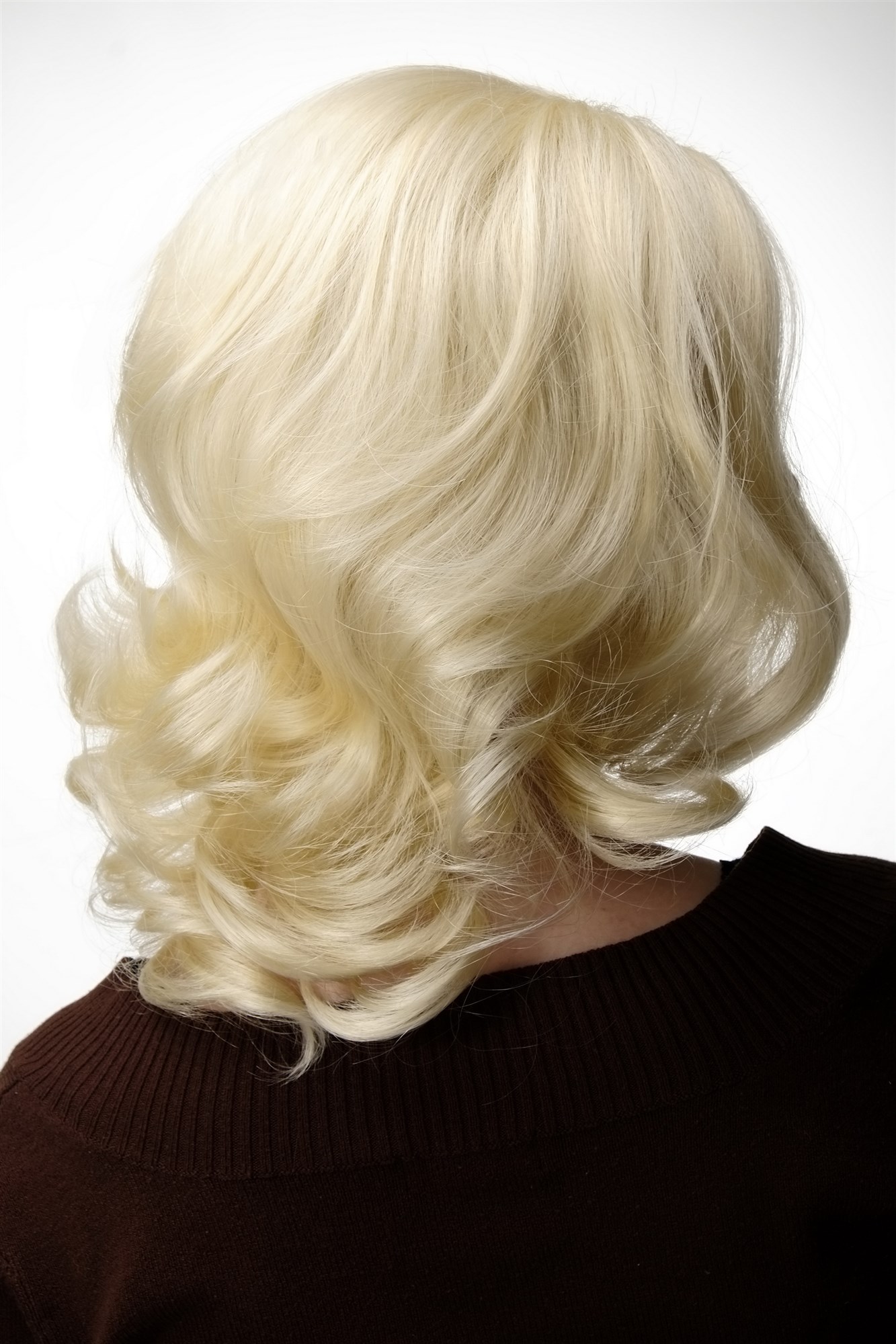 hochwertige Qualitätsperücken, Perücke Hellblond Mittelscheitel GFW1644-613, Ansicht 4, WIG ME UP: Ihr Perücken Online Shop wellige Tressen-Perücke mit Kopfhaut-Imitat Platinblond schulterlange Haare für Damen