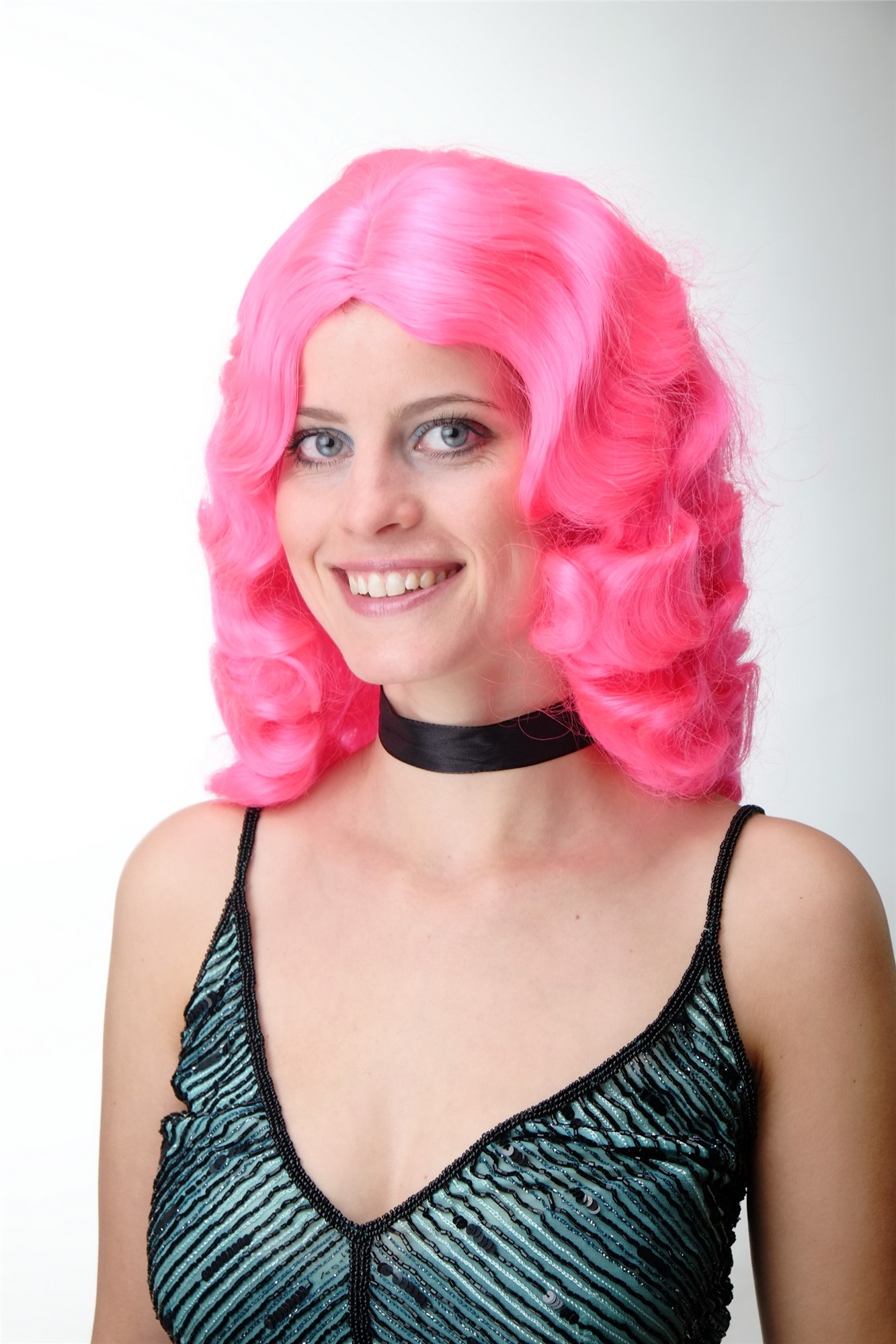 hochwertige Qualitätsperücken, Perücke Diva Wasserwelle Rosa Pink GFW1860-TF2315, Ansicht 2, WIG ME UP: Ihr Perücken Online Shop wellige Tressen-Perücke mit Kopfhaut-Imitat Neonrosa schulterlange Haare für Damen