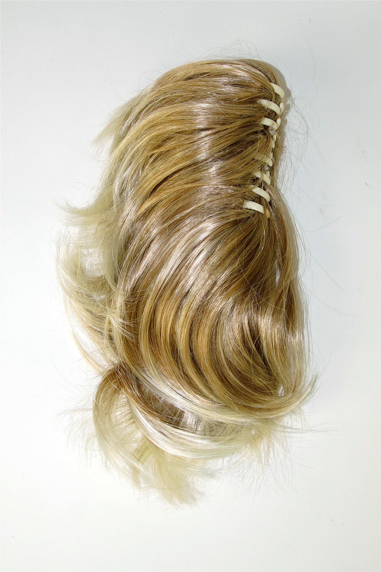 hochwertiger Pferdeschwanz Zopf kurz voluminös gewellt Goldblond Platin gesträhnt XF-6381-15T613, Ansicht 6, WIG ME UP: Ihr Perücken Online Shop welliges Zopf-Haarteil Blond-Mix 25 cm lang
