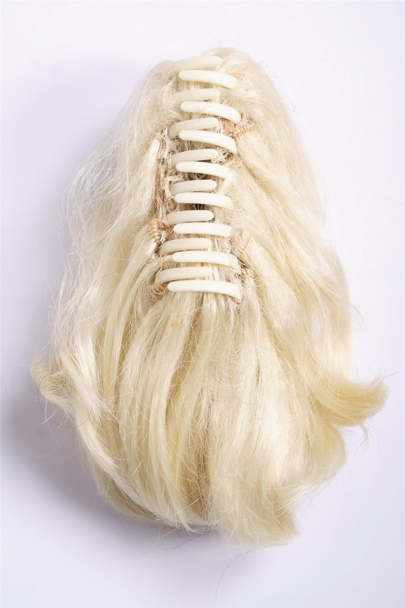 hochwertiges Haarteil Platinblond kurz wild Befestigung mit Butterfly-Klammer Modell: T6545, Ansicht 4, WIG ME UP: Ihr Perücken Online Shop glattes Zopf-Haarteil Platinblond 20 cm lang