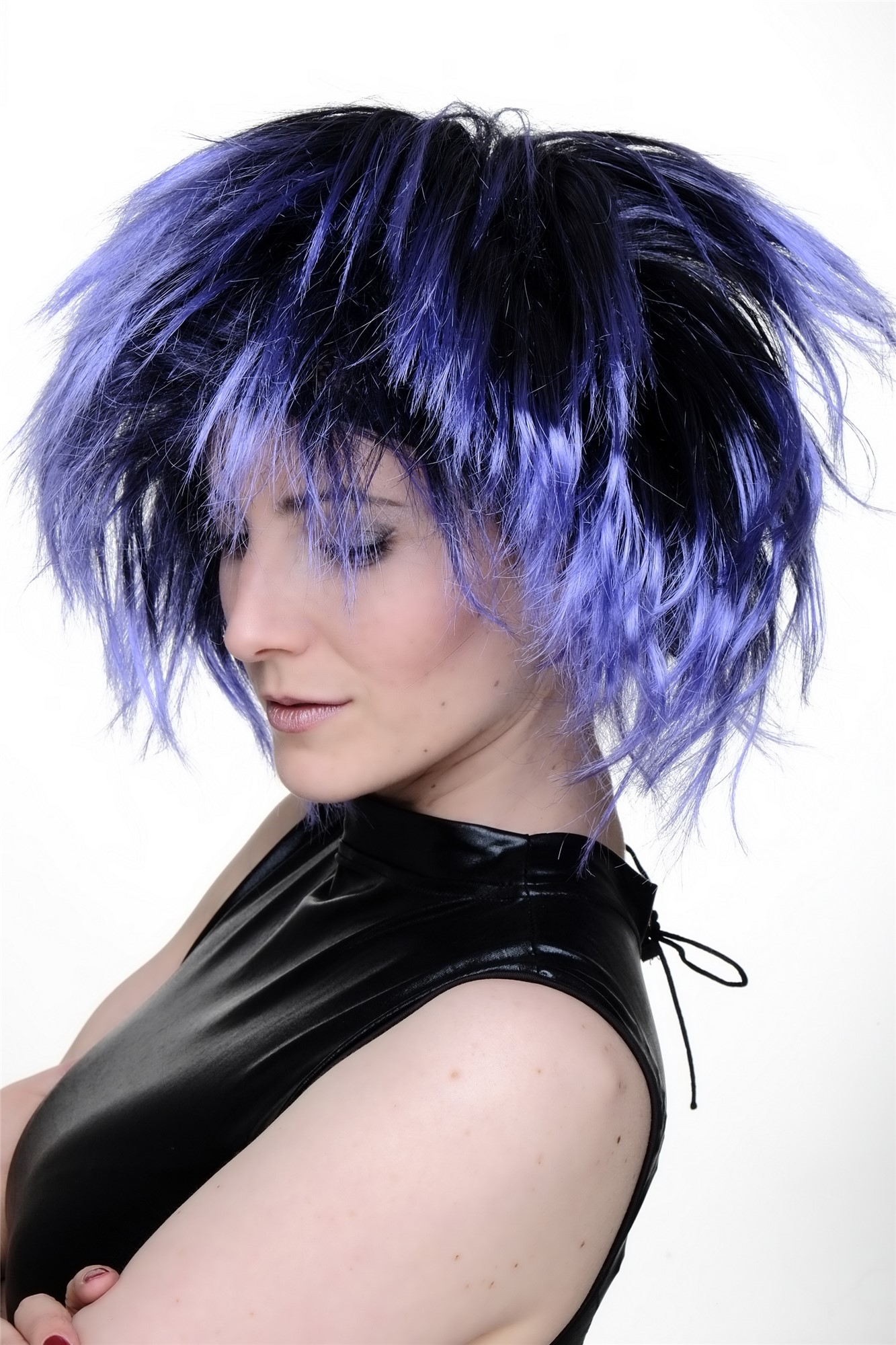 Party Wig for Halloween Fancy Dress Cosplay Blue Black Punk Wave 80s Disco Spikey Hair, view 2, WIG ME UP: Your Perücken Online Shop Party Wig, Ladies, blue-black, wavy, short