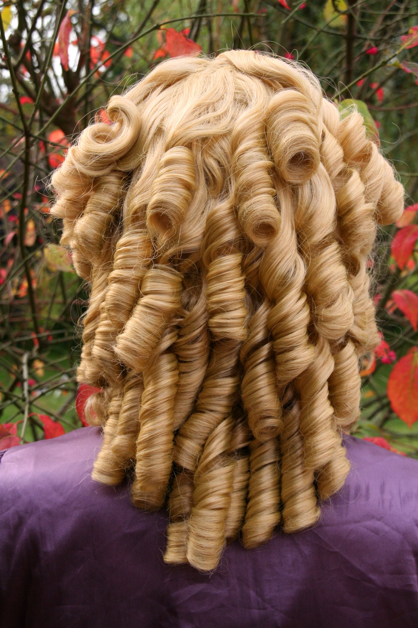 hochwertige Qualitätsperücken, Damen Perücke mit Locken/Spirallocken im Barock-Look Hellblond Blond 6006A-202, Ansicht 7, WIG ME UP: Ihr Perücken Online Shop lockige Tressen-Perücke mit Kopfhaut-Imitat Blond schulterlange Haare für Damen