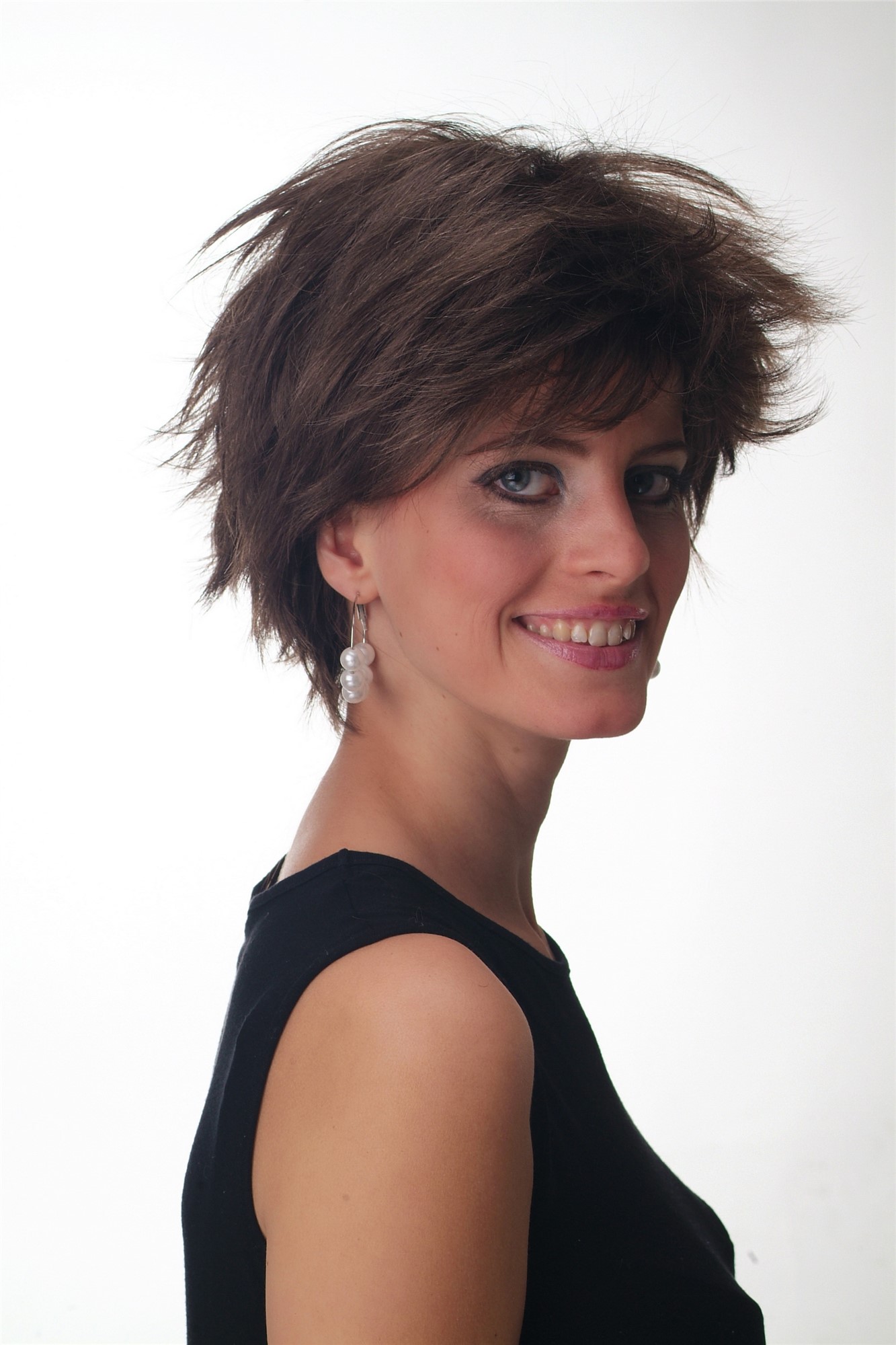 hochwertige Qualitätsperücken, Perücke kurz wild voluminös braun GFW1843-8, Ansicht 3, WIG ME UP: Ihr Perücken Online Shop wellige Tressen-Perücke Dunkel-Aschbraun kurze Haare für Unisex