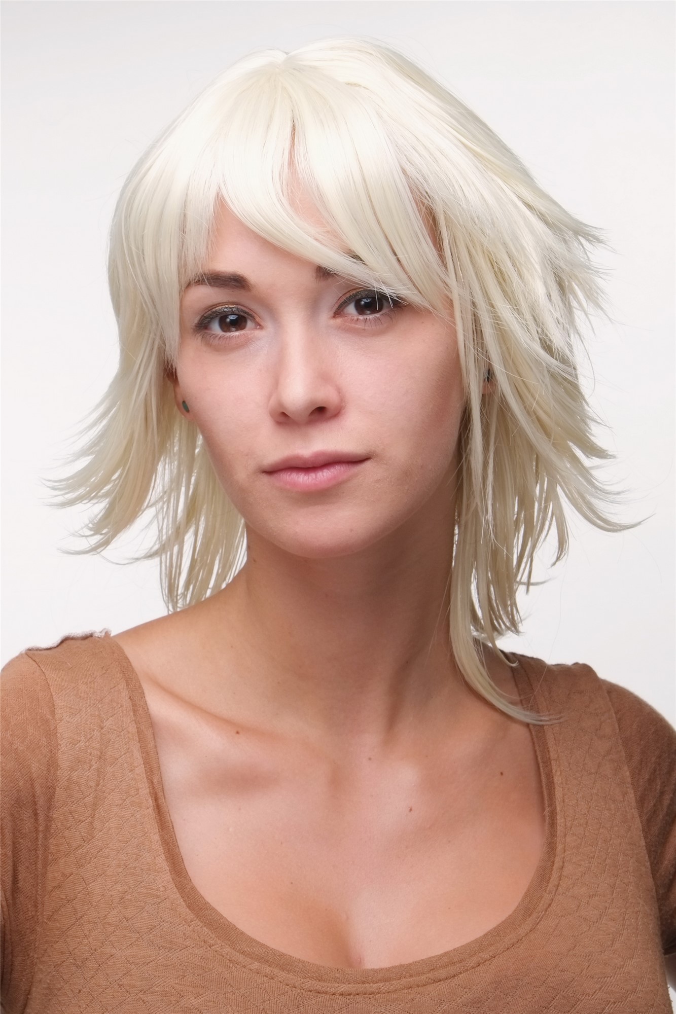 Quality Wigs, Ladies, platinum blonde, wavy, shoulder-length