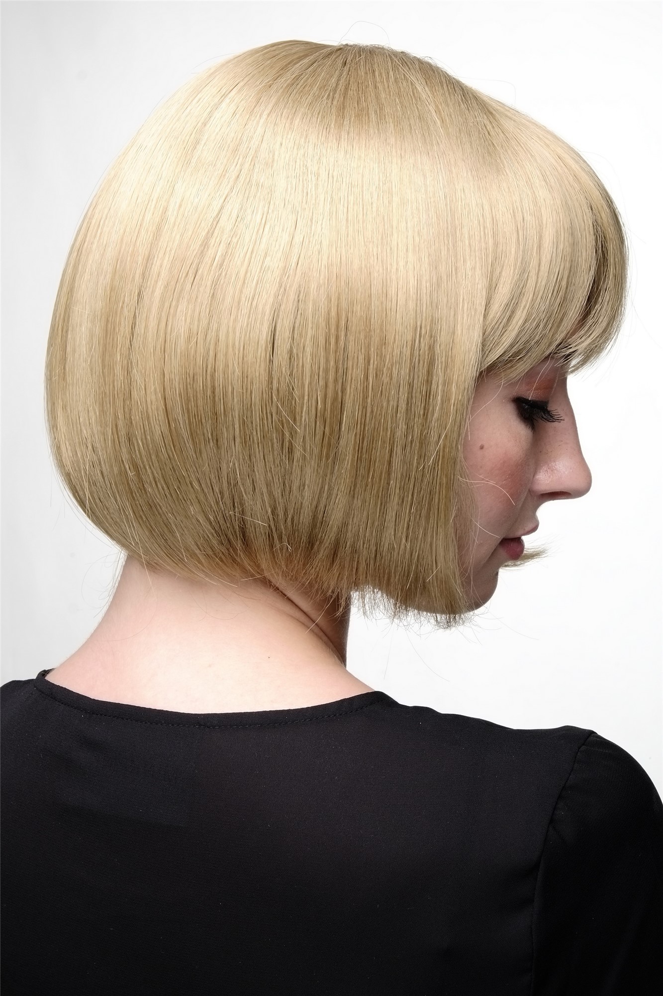 hochwertige Qualitätsperücken, Sexy Damen Bob Perücke glatte kurze Haare mit Pony Helles Honigblond 703-16, Ansicht 5, WIG ME UP: Ihr Perücken Online Shop glatte Tressen-Perücke mit Kopfhaut-Imitat Helles Honigblond kurze Haare für Damen
