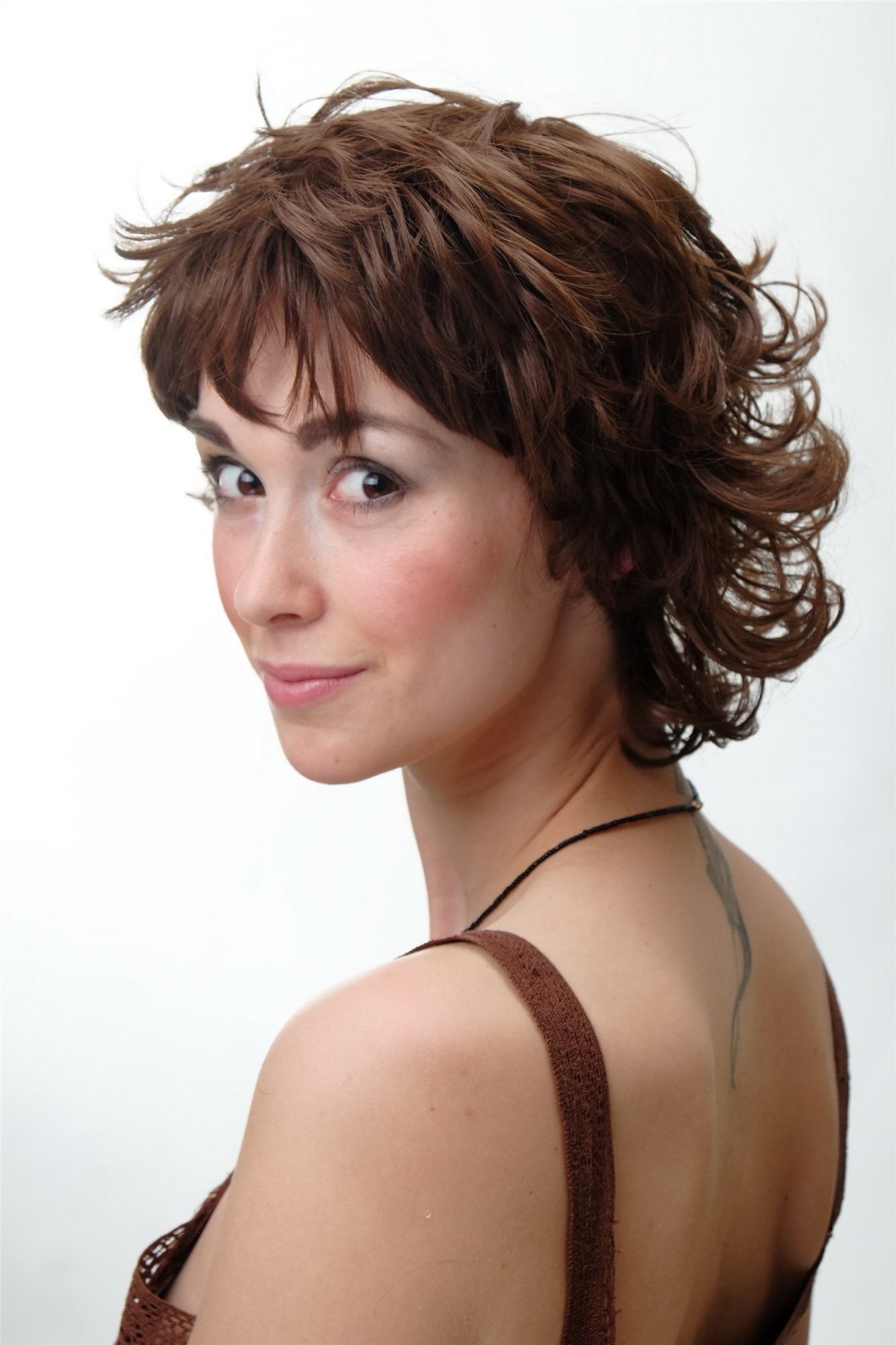 hochwertige Qualitätsperücken, Perücke kurz wild Locken braun Mittel-Aschbraun YZF-41008-8, Ansicht 5, WIG ME UP: Ihr Perücken Online Shop lockige Tressen-Perücke Mittel-Aschbraun kurze Haare für Damen