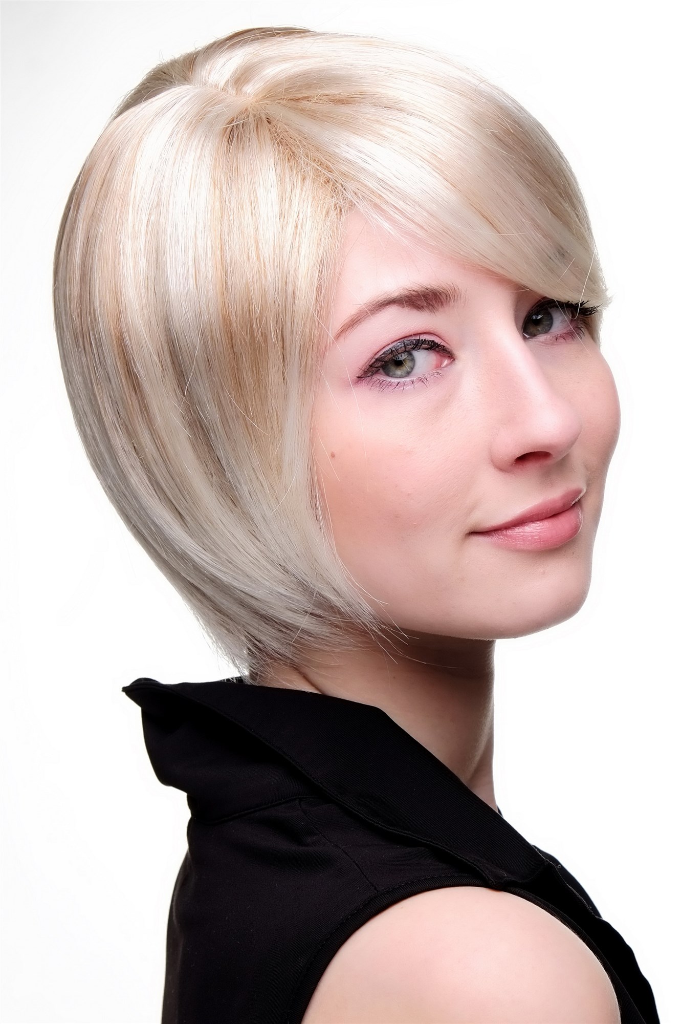 hochwertige Qualitätsperücken, Frauen Perücke cool blond kurz glatt Seitenscheitel 6082-27T613, Ansicht 2, WIG ME UP: Ihr Perücken Online Shop glatte Tressen-Perücke mit Kopfhaut-Imitat Blond-Mix kurze Haare für Damen