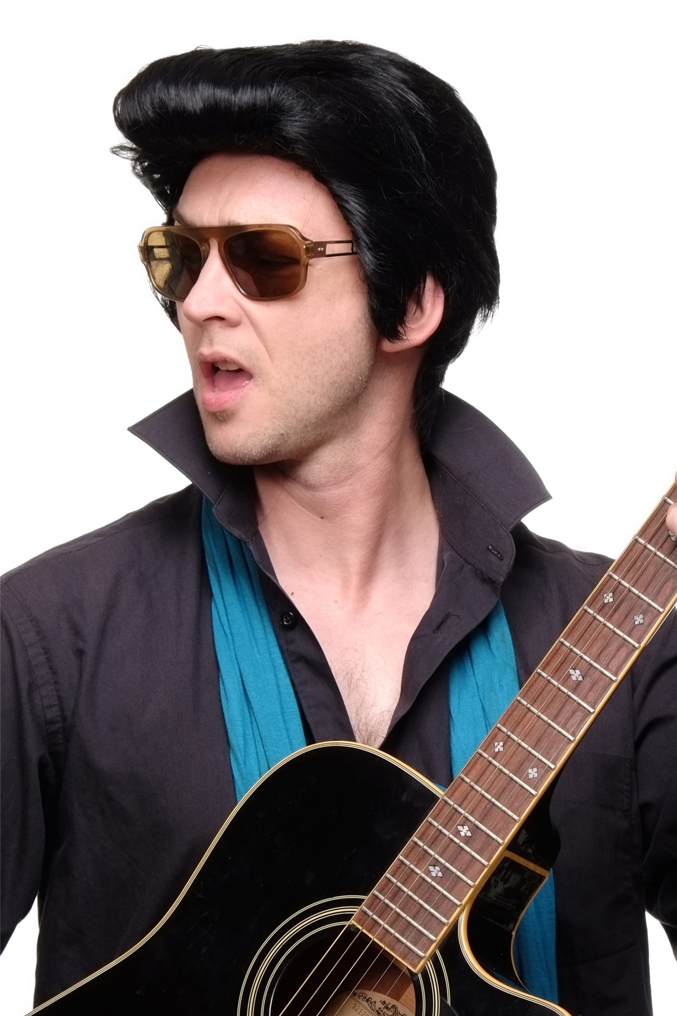 hochwertige Qualitätsperücken, Herren Perücke Rockabilly Schwarz Tolle Modell: F331A, Vorderansicht, WIG ME UP: Ihr Perücken Online Shop wellige Tressen-Perücke Samtschwarz kurze Haare für Herren
