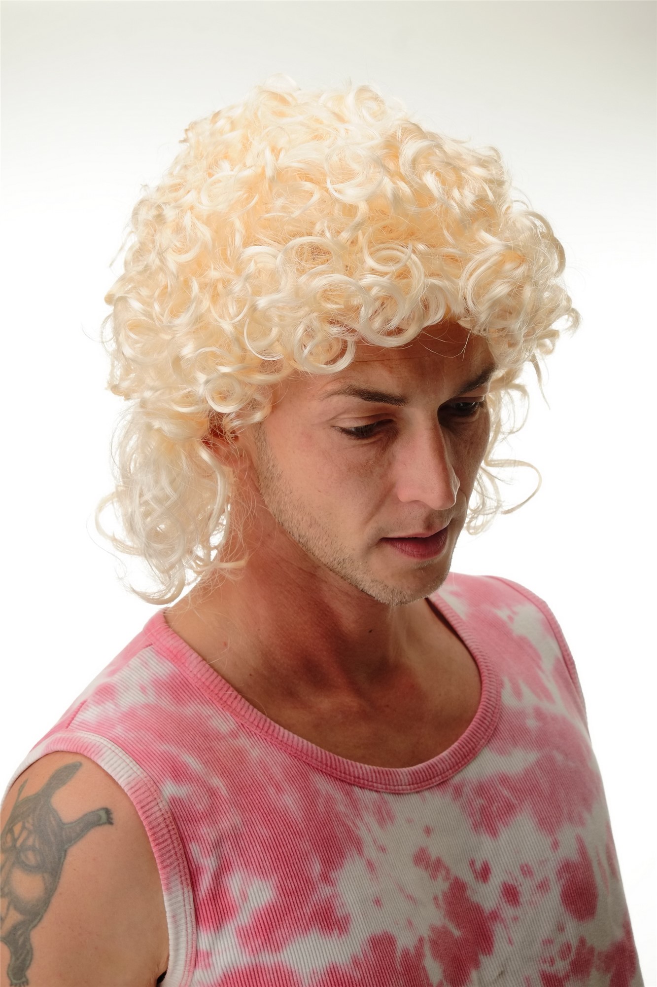günstige Party Perücke, Perücke Locken Hellblond schulterlang Proll 3751-P88, Ansicht 4, WIG ME UP: Ihr Perücken Online Shop lockige Party Perücke Blond schulterlange Haare Unisex