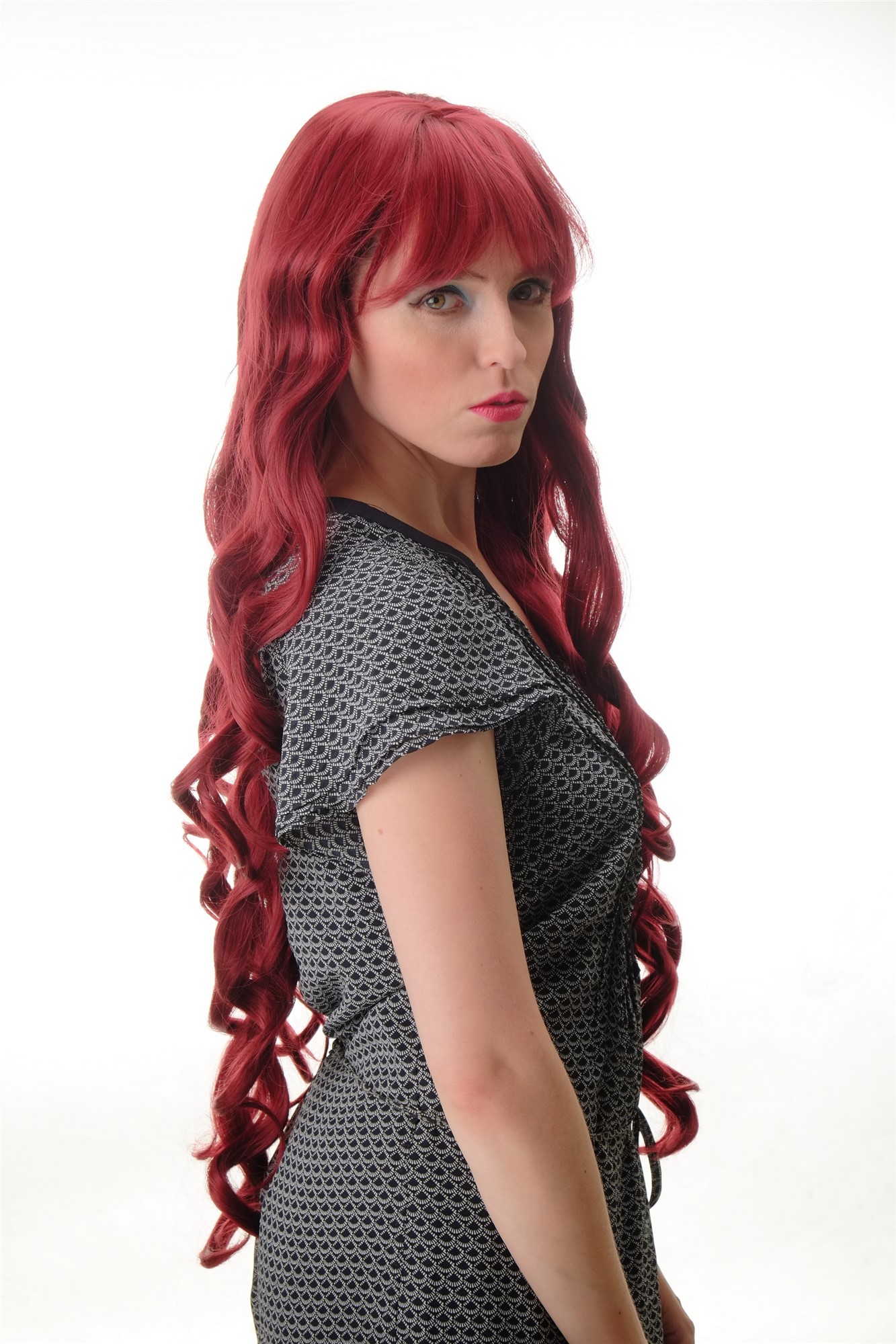 hochwertige Qualitätsperücken, Damenperücke Locken sehr lang Pony granatrot GFW501L-39, Ansicht 2, WIG ME UP: Ihr Perücken Online Shop lockige Tressen-Perücke mit Kopfhaut-Imitat Rot lange Haare für Damen