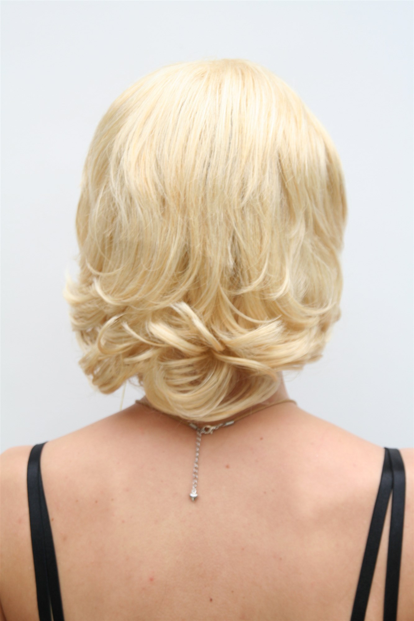 Quality Wigs, Ladies, light blonde, wavy, short