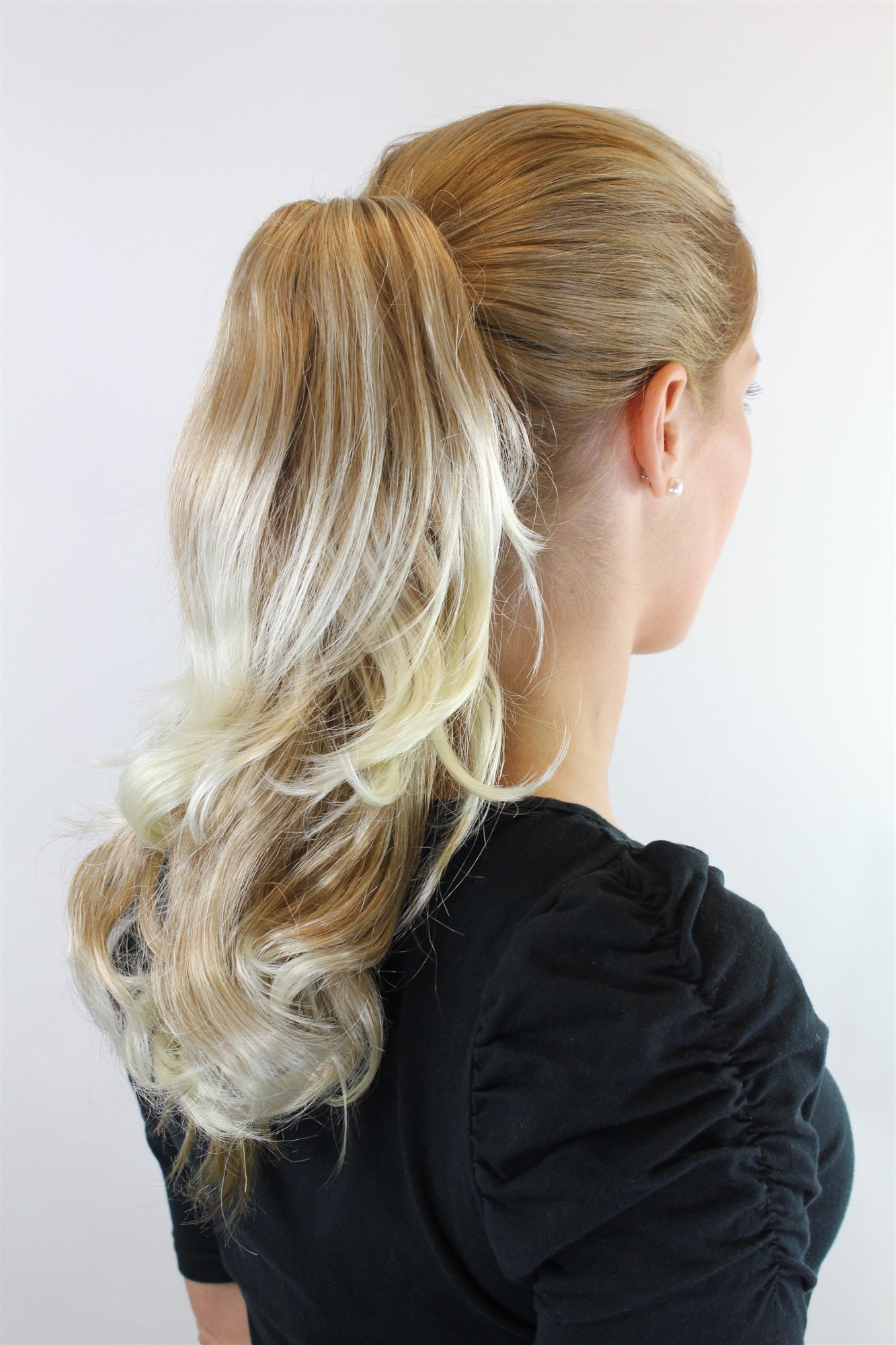 JL-0065-27T613 Ponytail Hairpiece extension medium length wavy blond streaked with platinum highlights claw clamp 16", view 2, WIG ME UP: Your Perücken Online Shop Ponytails, strawberry blonde-platinum blonde mix, wavy, shoulder-length