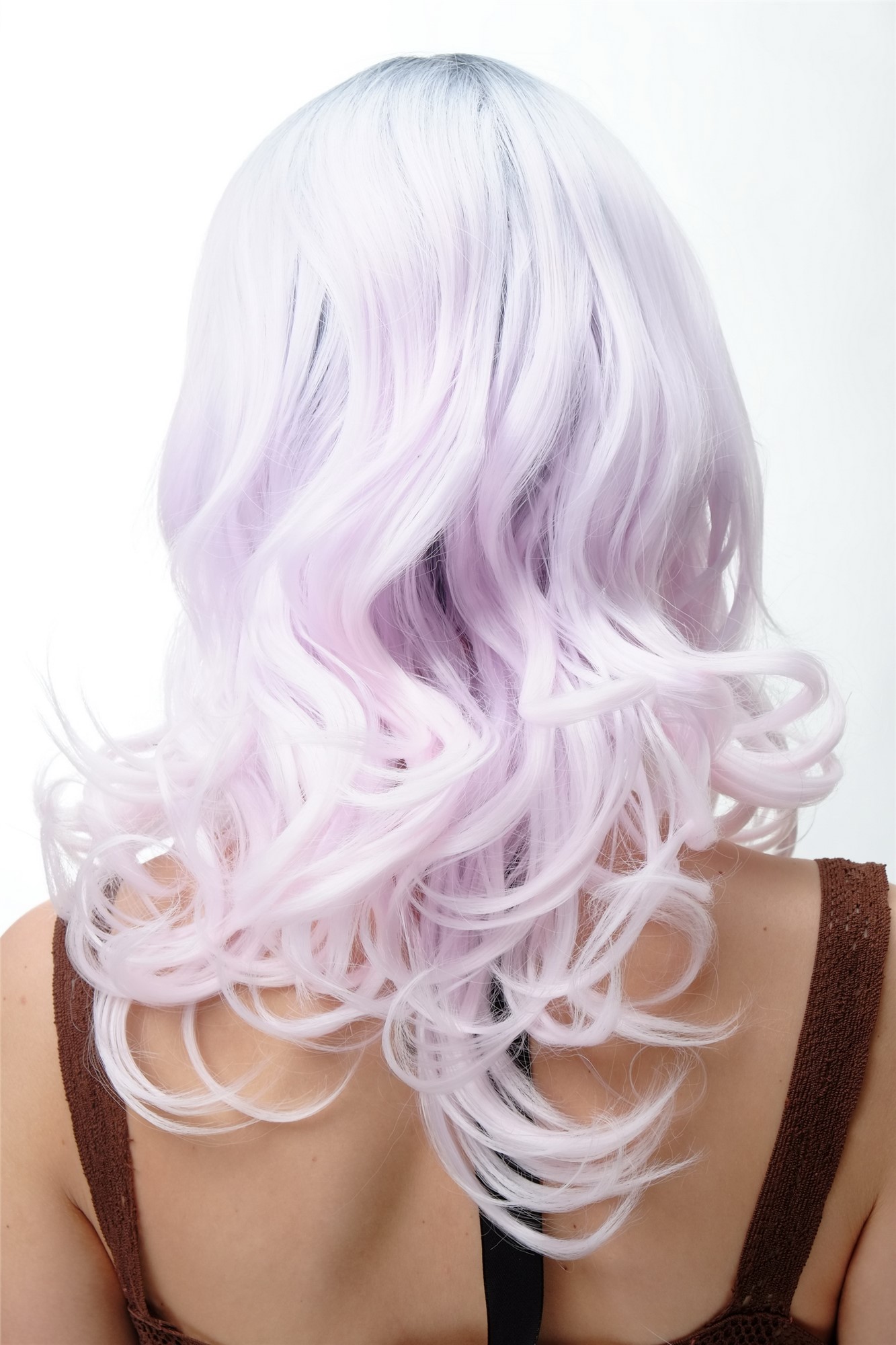 hochwertige Qualitätsperücken, Perücke Rosa-Grau-Mix Locken YZF-7325-1001, Ansicht 4, WIG ME UP: Ihr Perücken Online Shop lockige Tressen-Perücke mit Kopfhaut-Imitat Blütenweiß schulterlange Haare für Damen