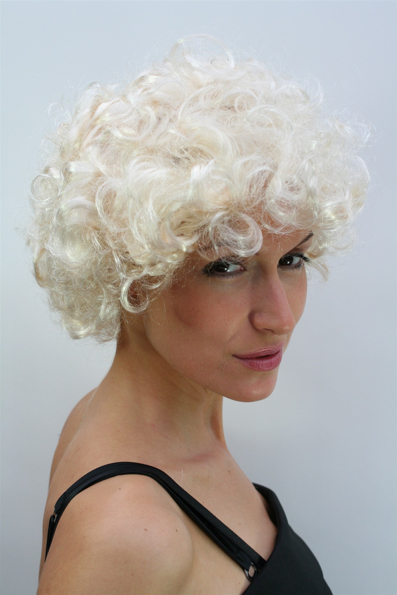 günstige Party Perücke, Perücke blond Marilyn Look TH 32, Ansicht 2, WIG ME UP: Ihr Perücken Online Shop lockige Party Perücke Blond kurze Haare für Damen