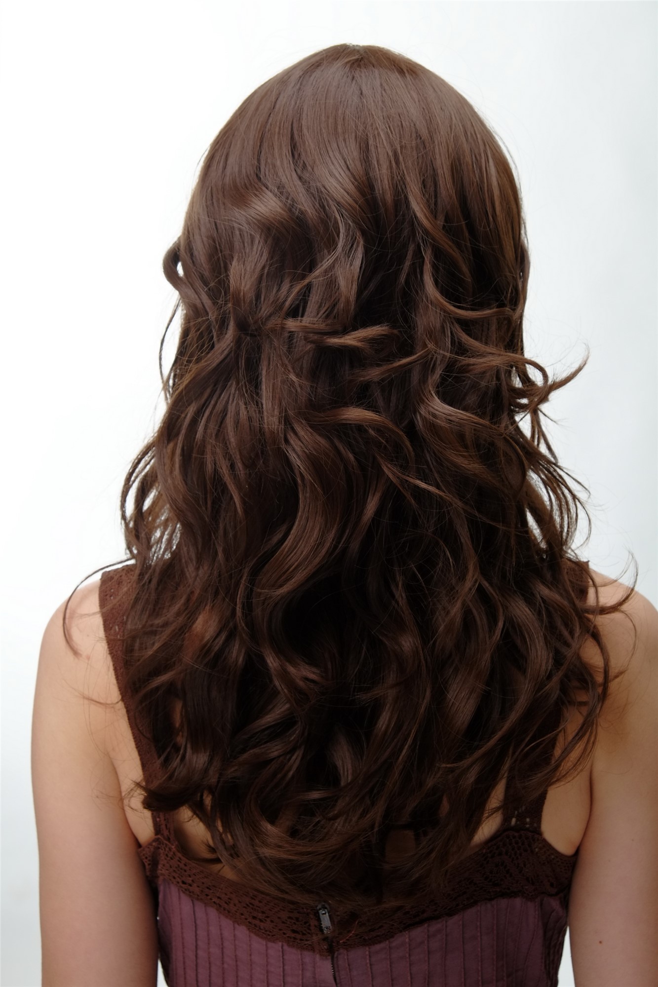 hochwertige Qualitätsperücken, Perücke lang Locken Pony braun YZF-41054-8, Ansicht 4, WIG ME UP: Ihr Perücken Online Shop lockige Tressen-Perücke mit Kopfhaut-Imitat Mittel-Aschbraun lange Haare für Damen